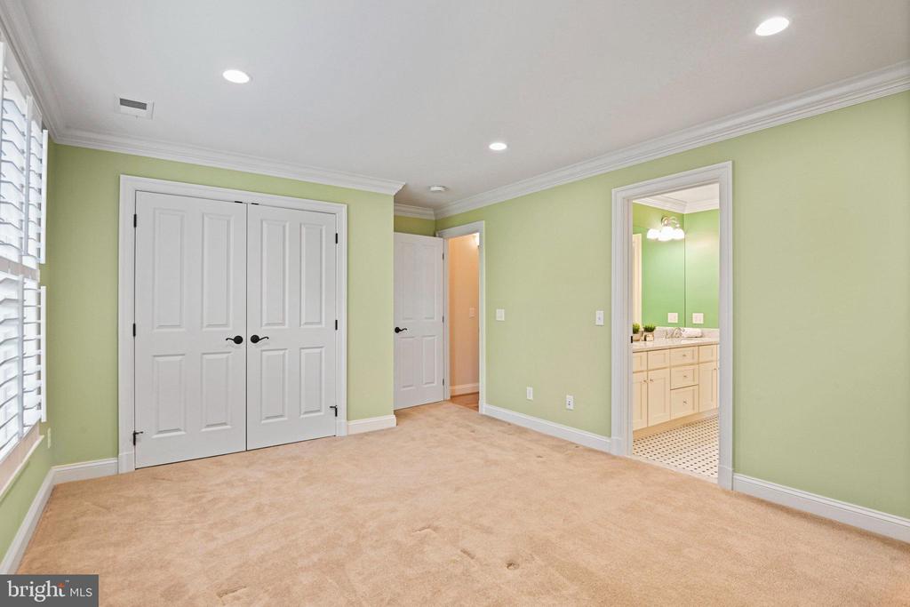 6535 Fairlawn Dr