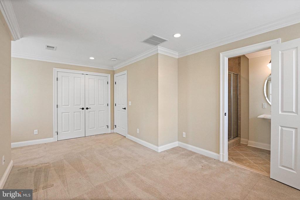 6535 Fairlawn Dr