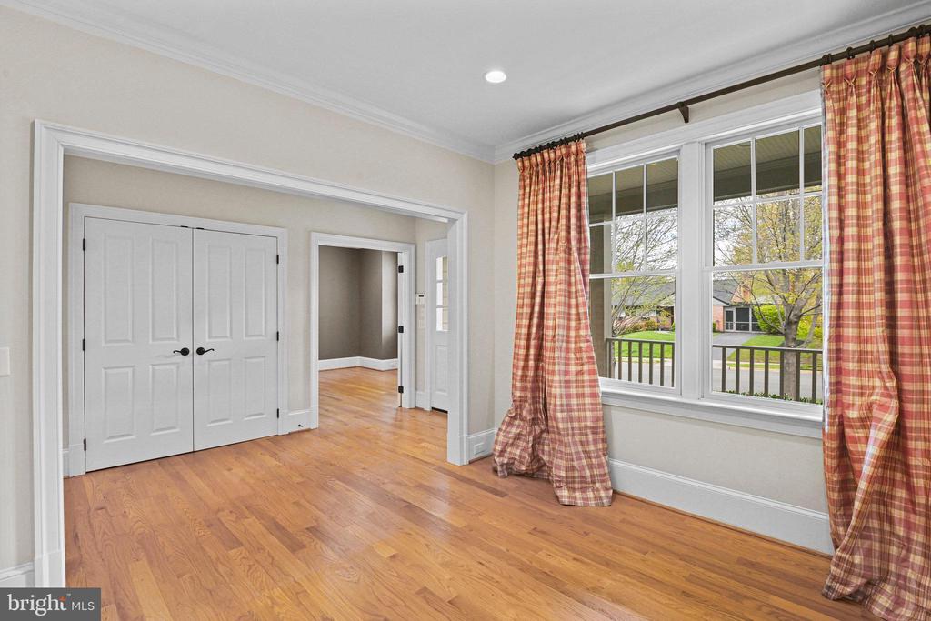 6535 Fairlawn Dr