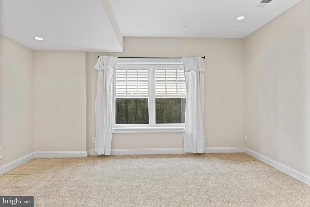 6535 Fairlawn Dr