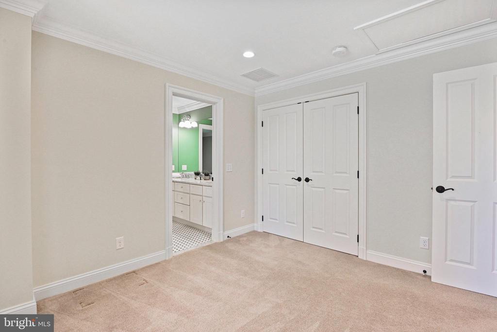 6535 Fairlawn Dr