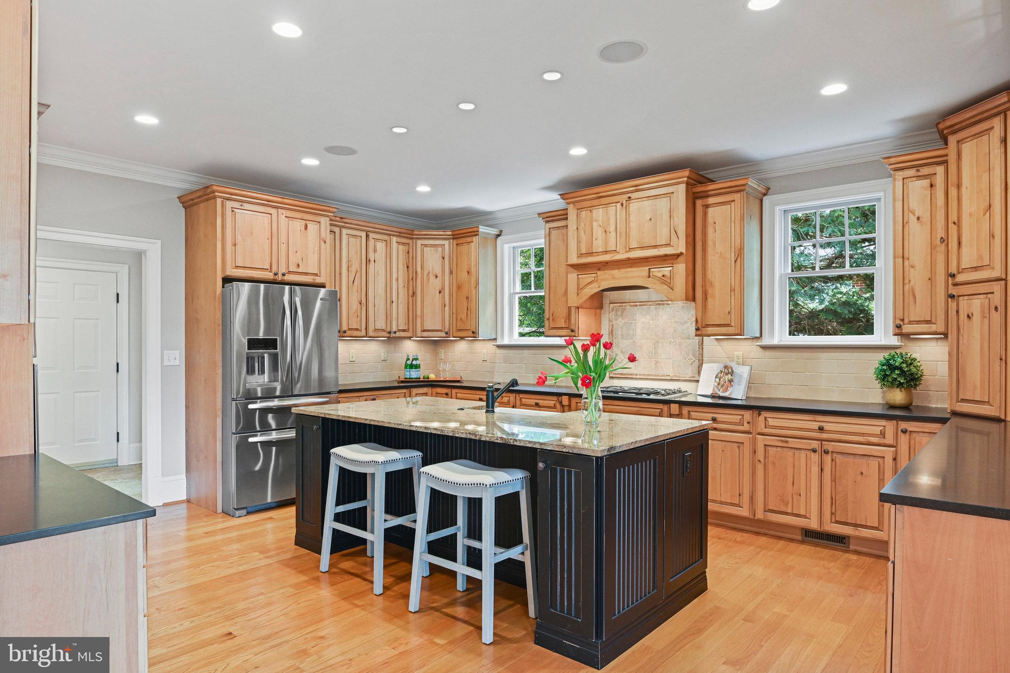6535 Fairlawn Dr