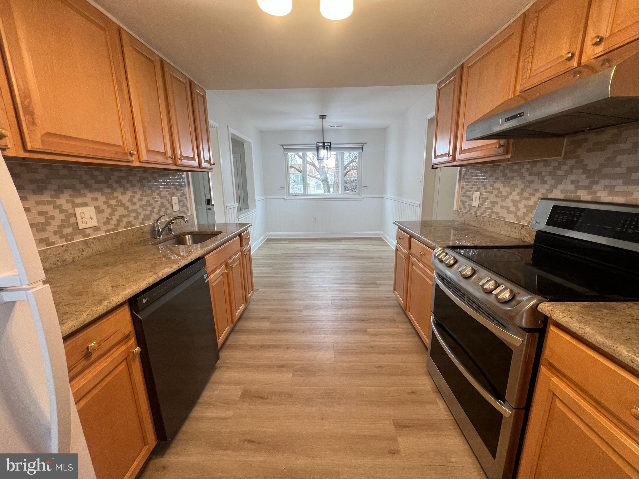 13314 HOLLINGER AVENUE