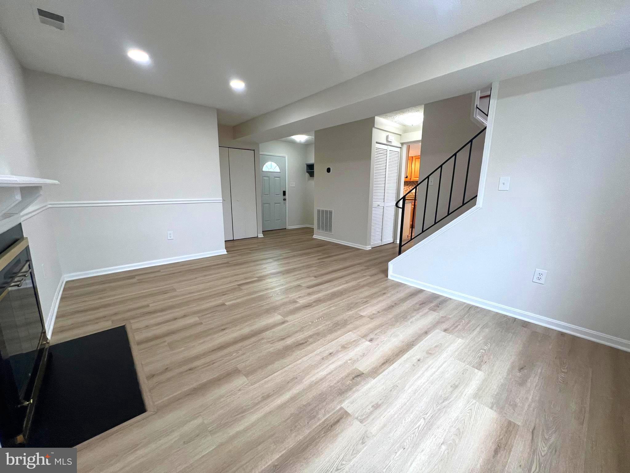 13314 HOLLINGER AVENUE