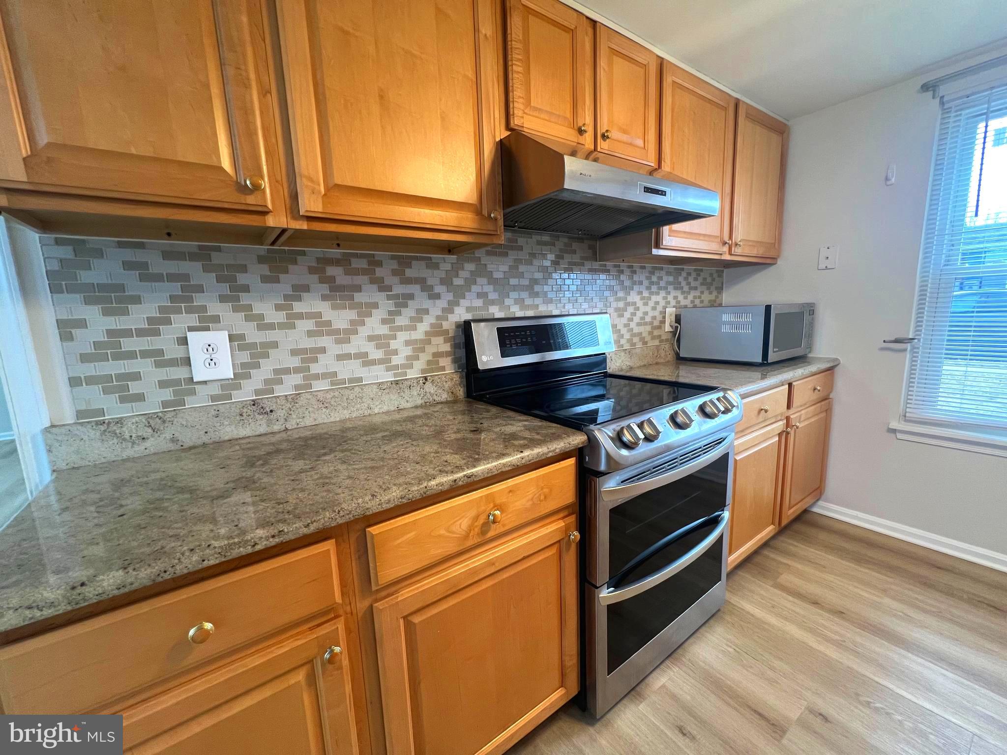 13314 HOLLINGER AVENUE