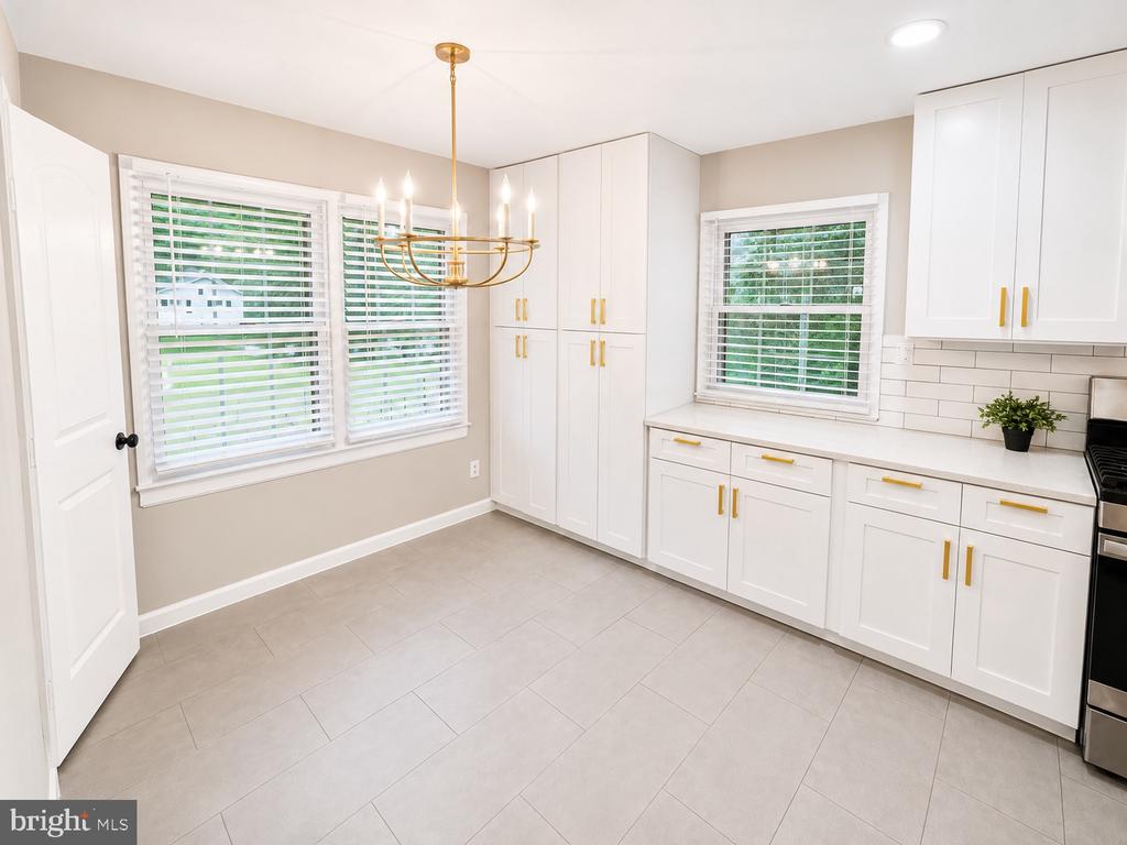 3506 BEVERLY DRIVE