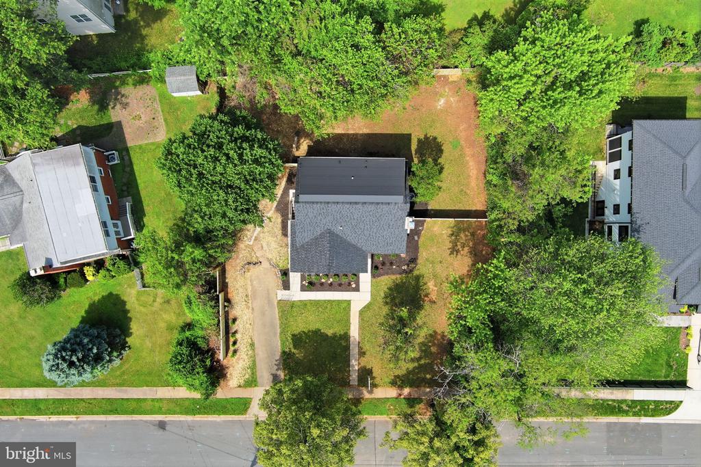 1716 MACON STREET