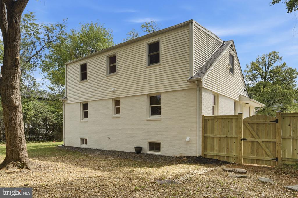 1716 MACON STREET