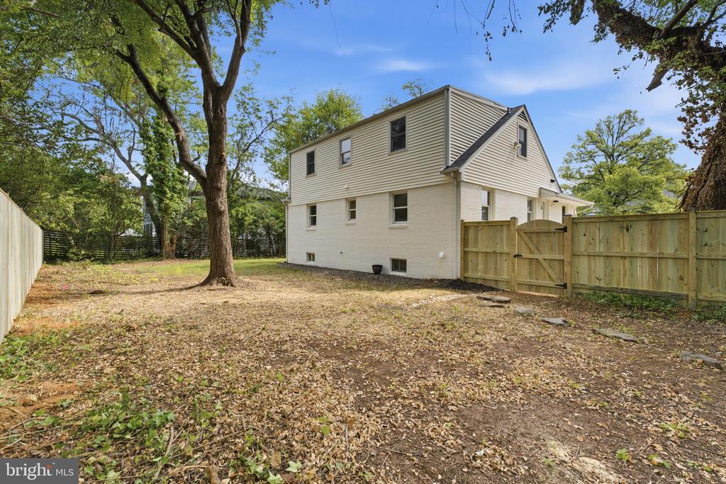 1716 MACON STREET