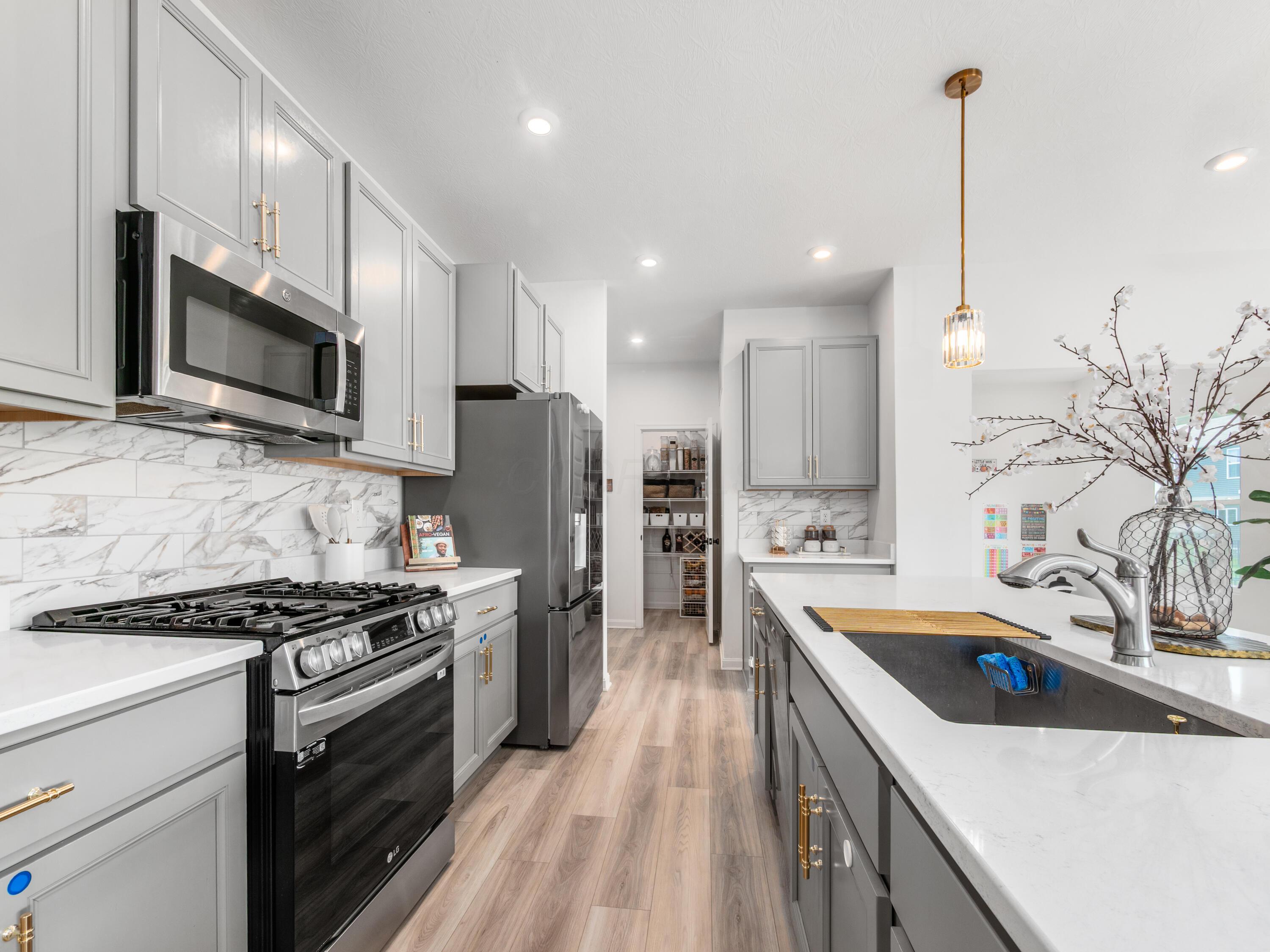 1059 Beehive Grove
