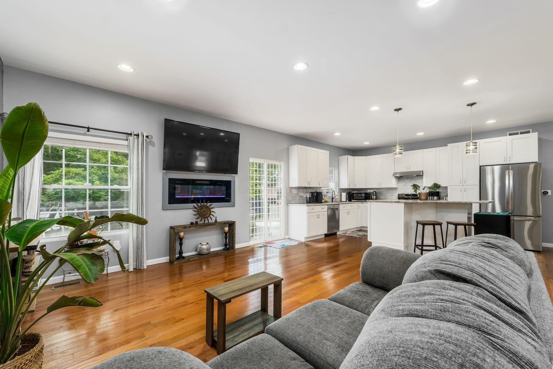 431 W Johnstown Road
