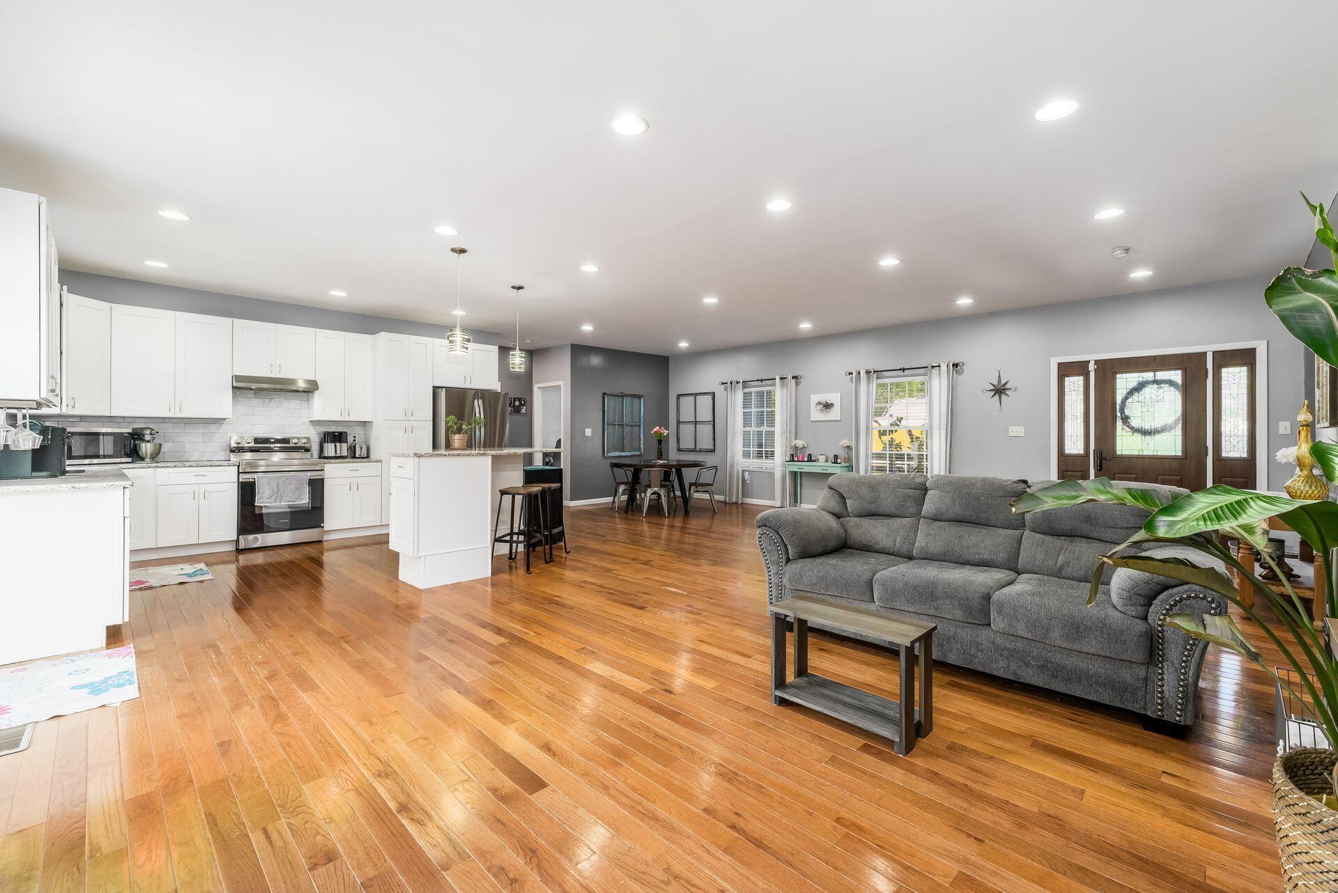431 W Johnstown Road