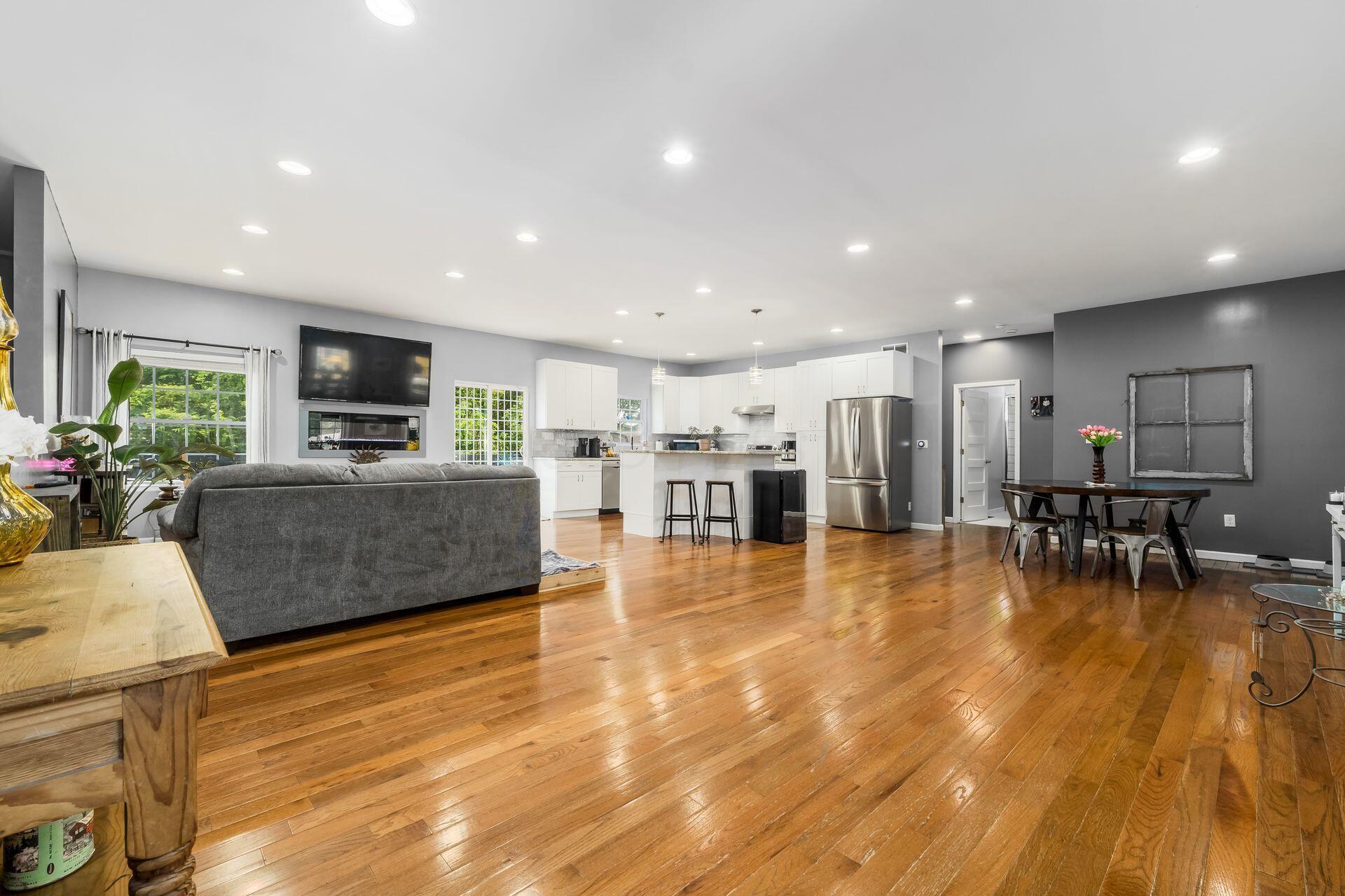 431 W Johnstown Road