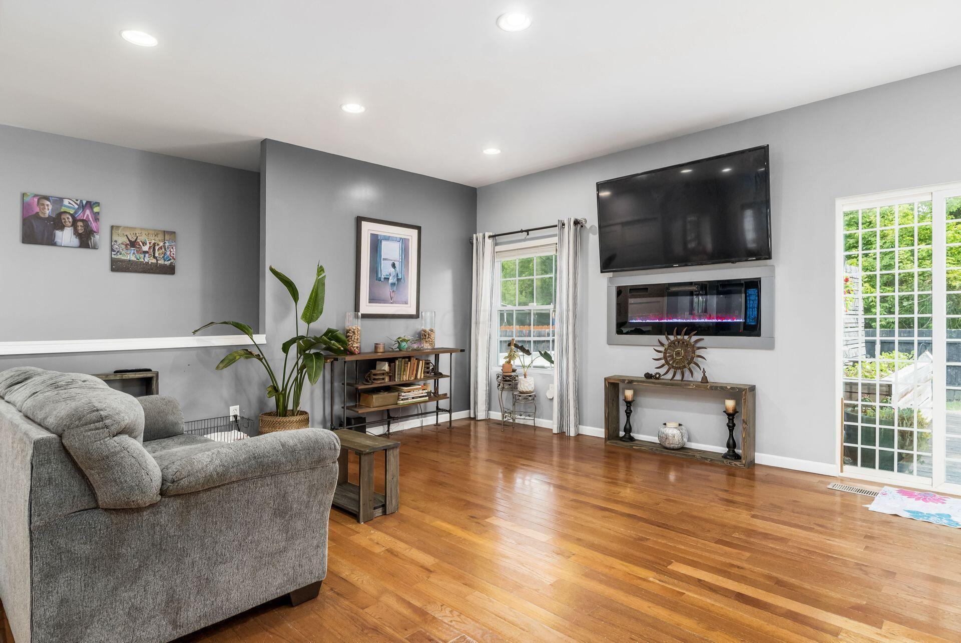 431 W Johnstown Road