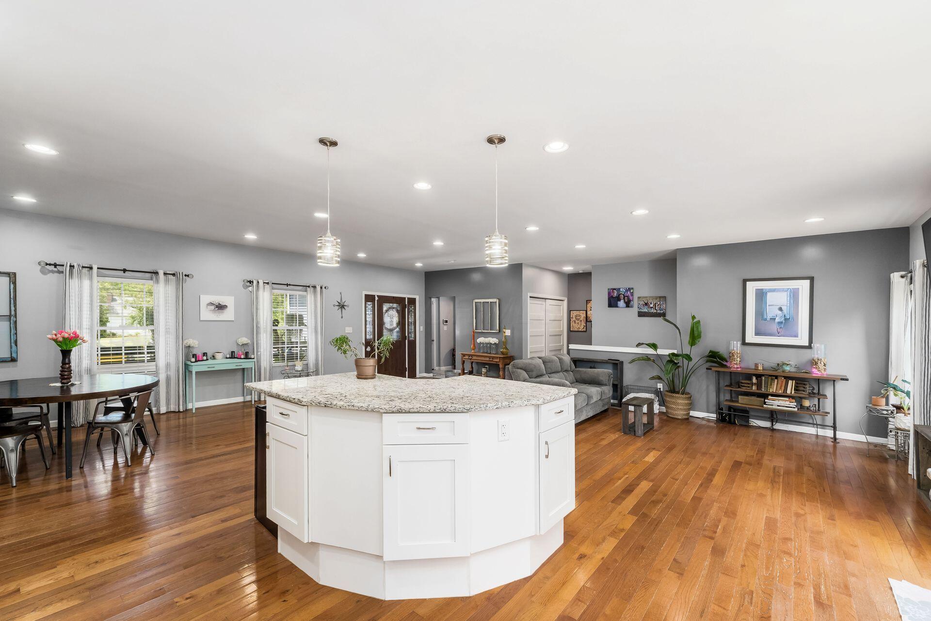 431 W Johnstown Road