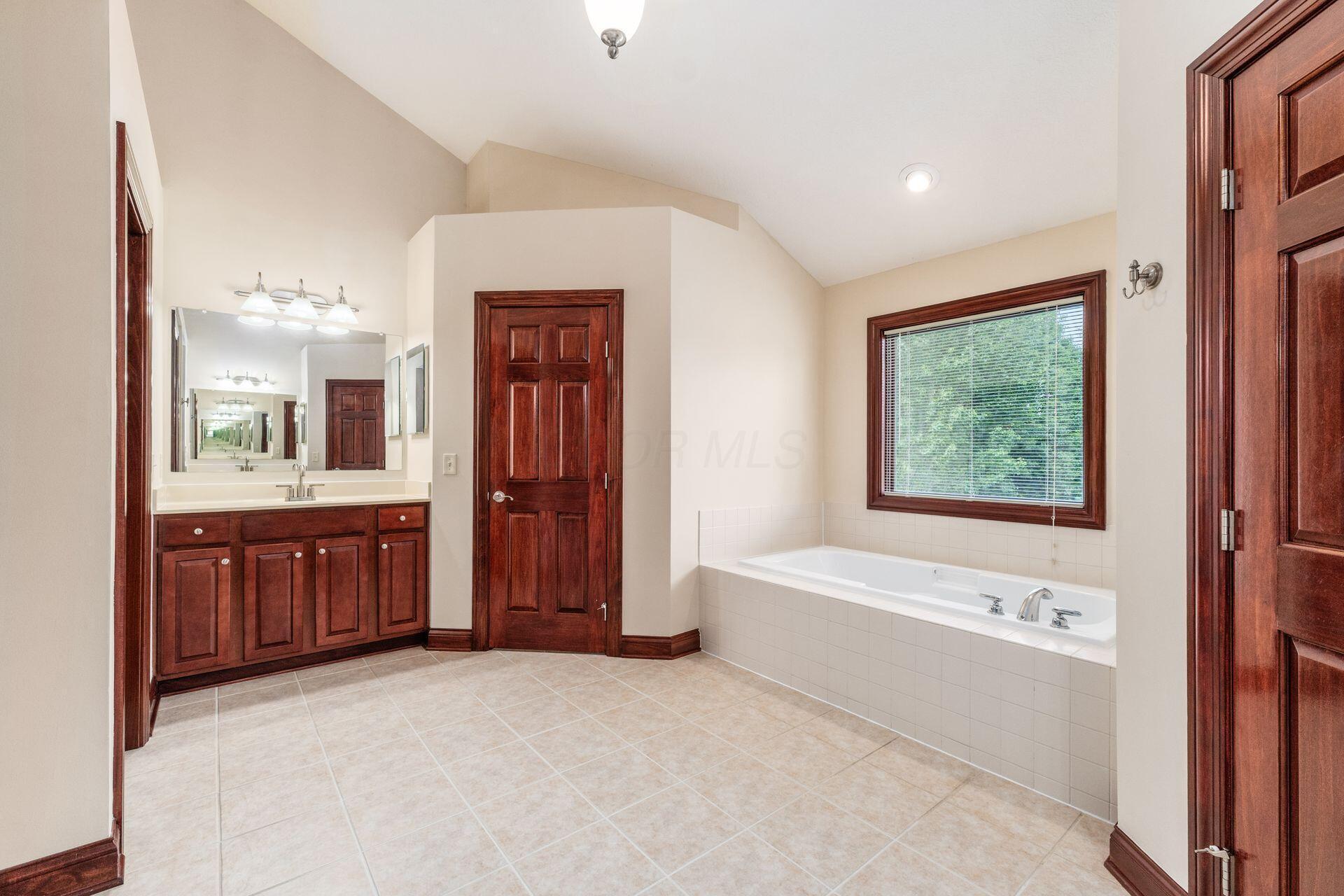 8540 Oakshire Drive