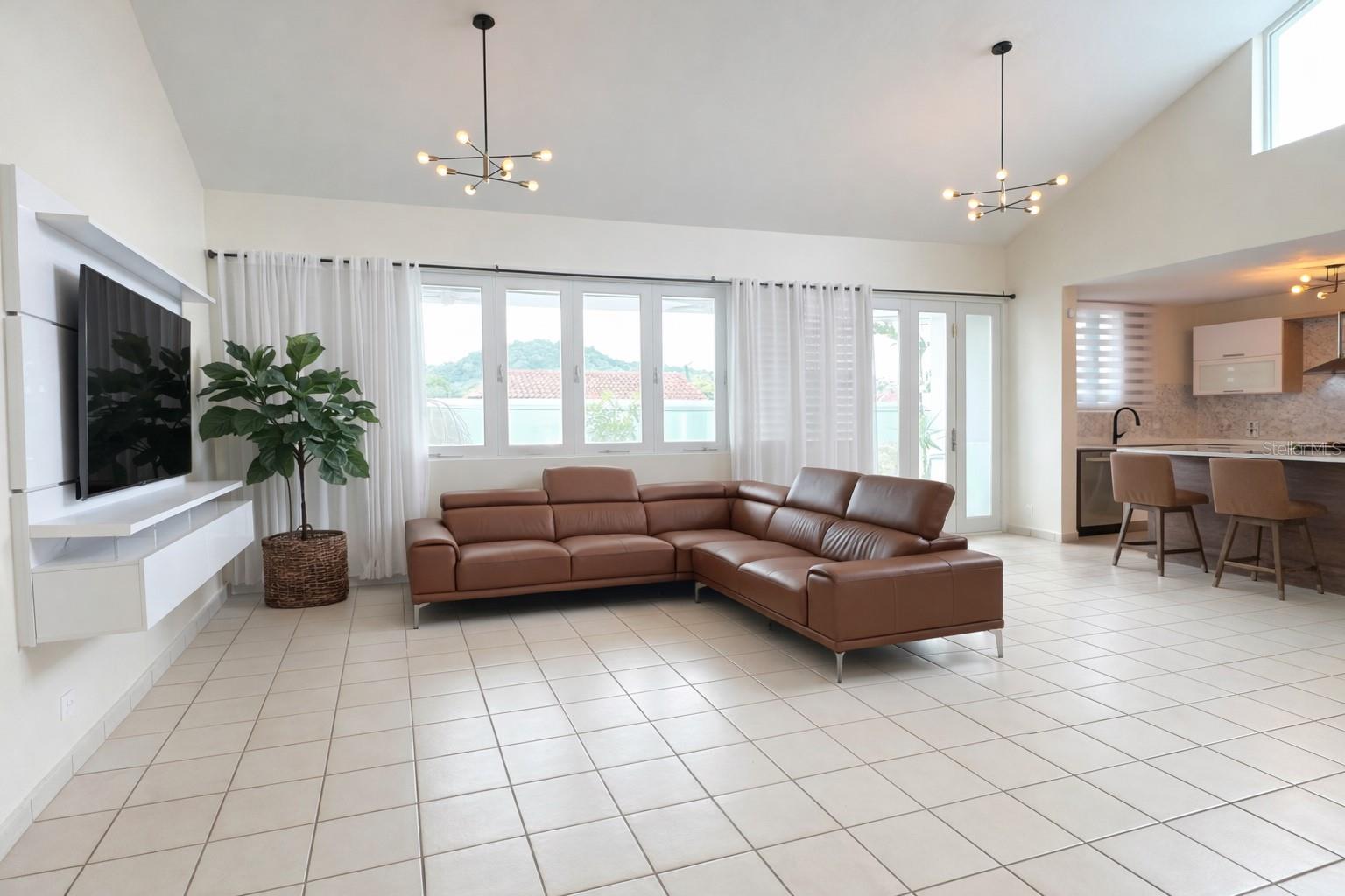 66 CAMINO LOS CEDROS