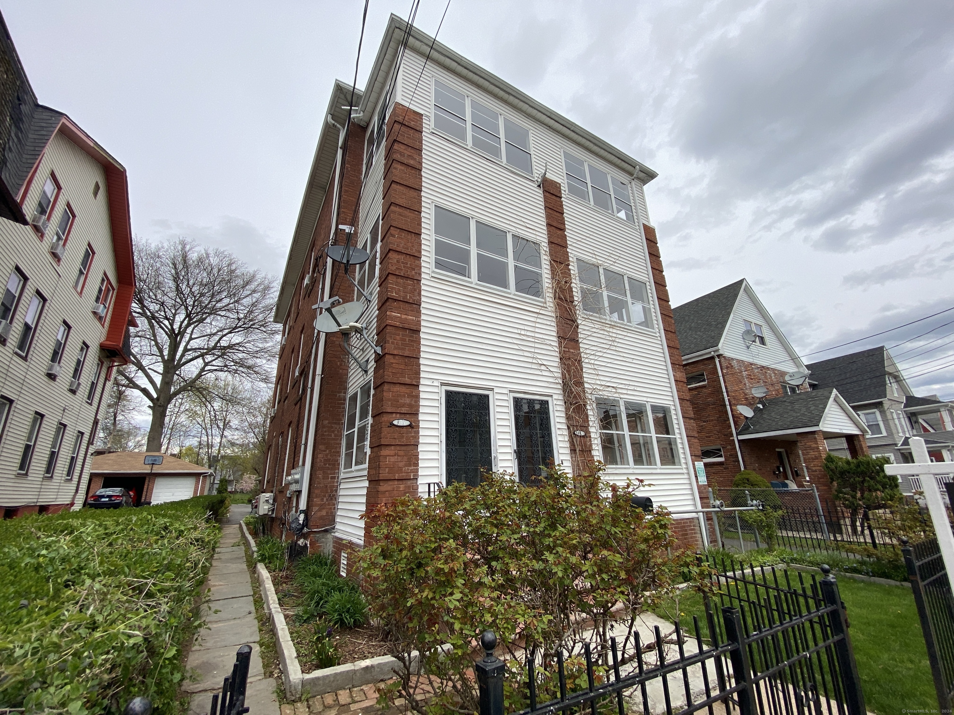 176 Adelaide Street