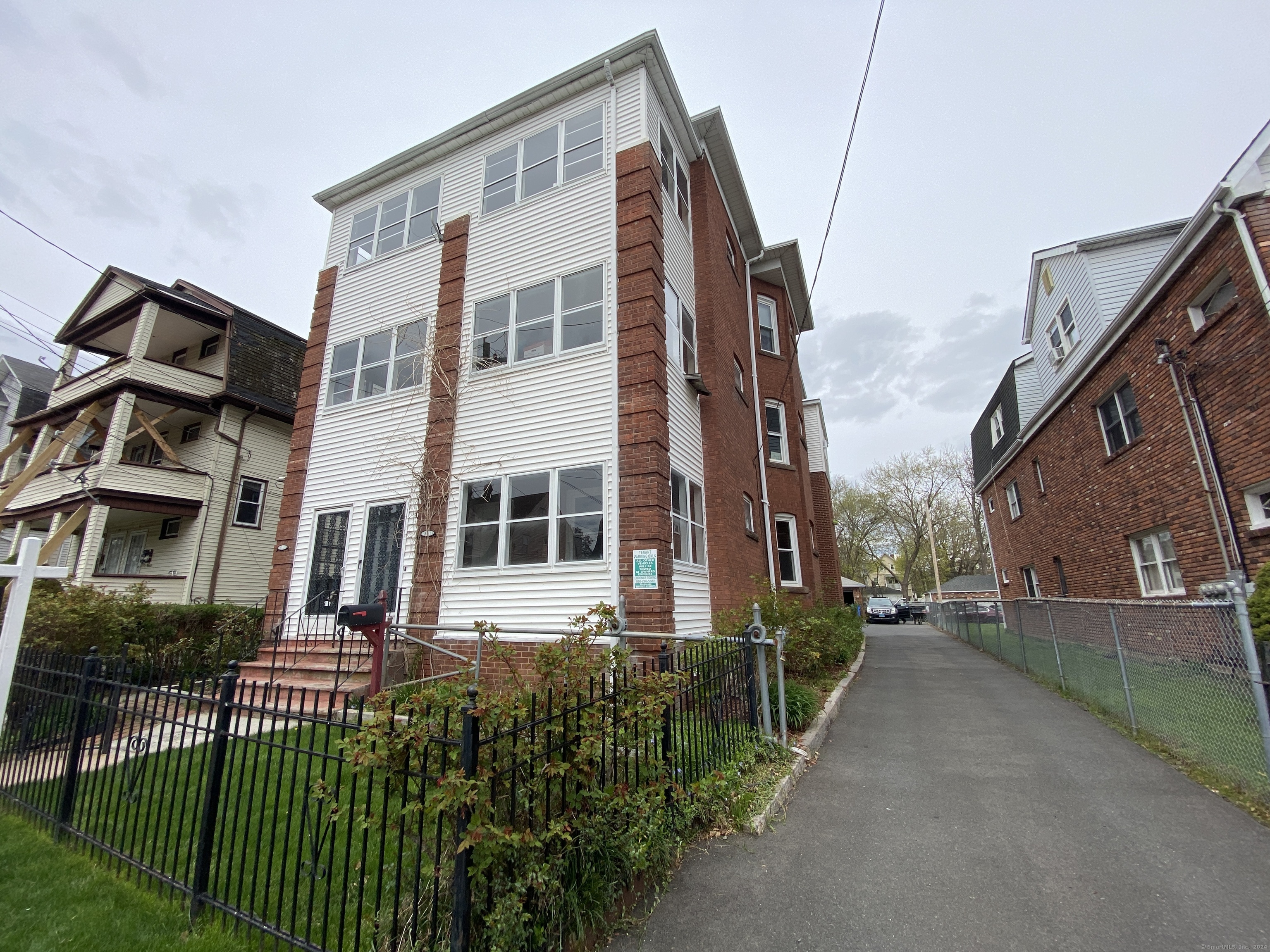 176 Adelaide Street