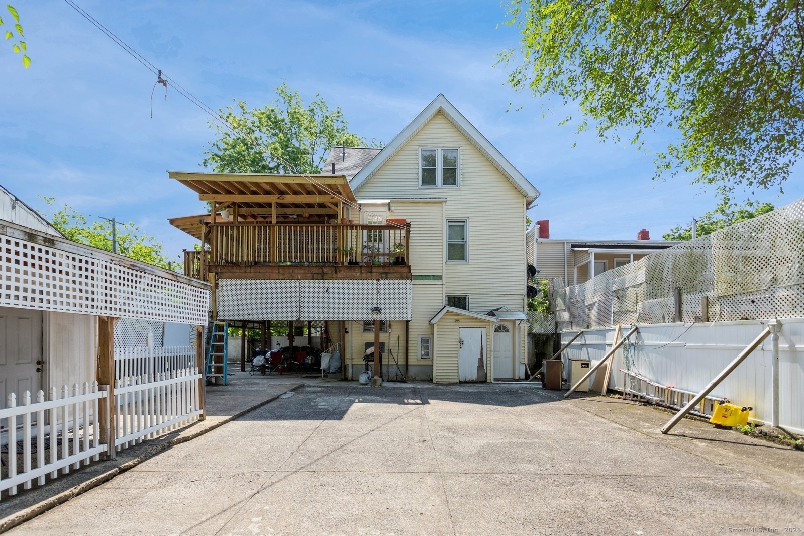 589 Washington Avenue
