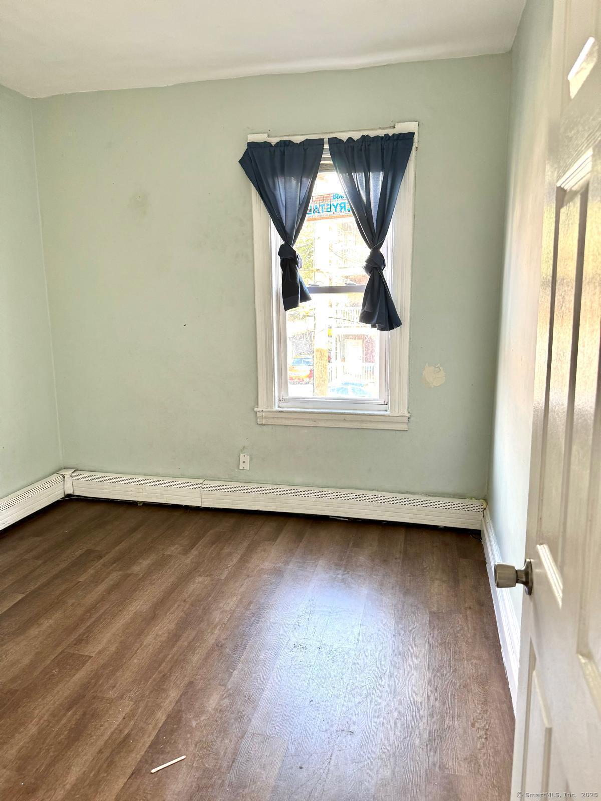 125-127 Franklin Avenue 2nd Floor