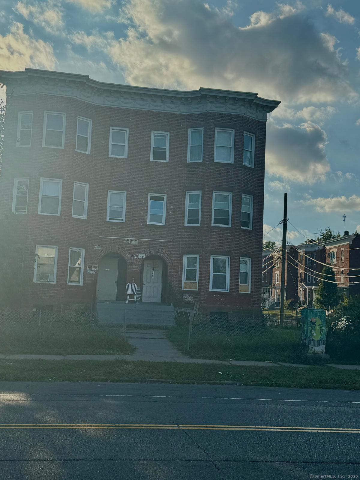 125-127 Franklin Avenue 2nd Floor