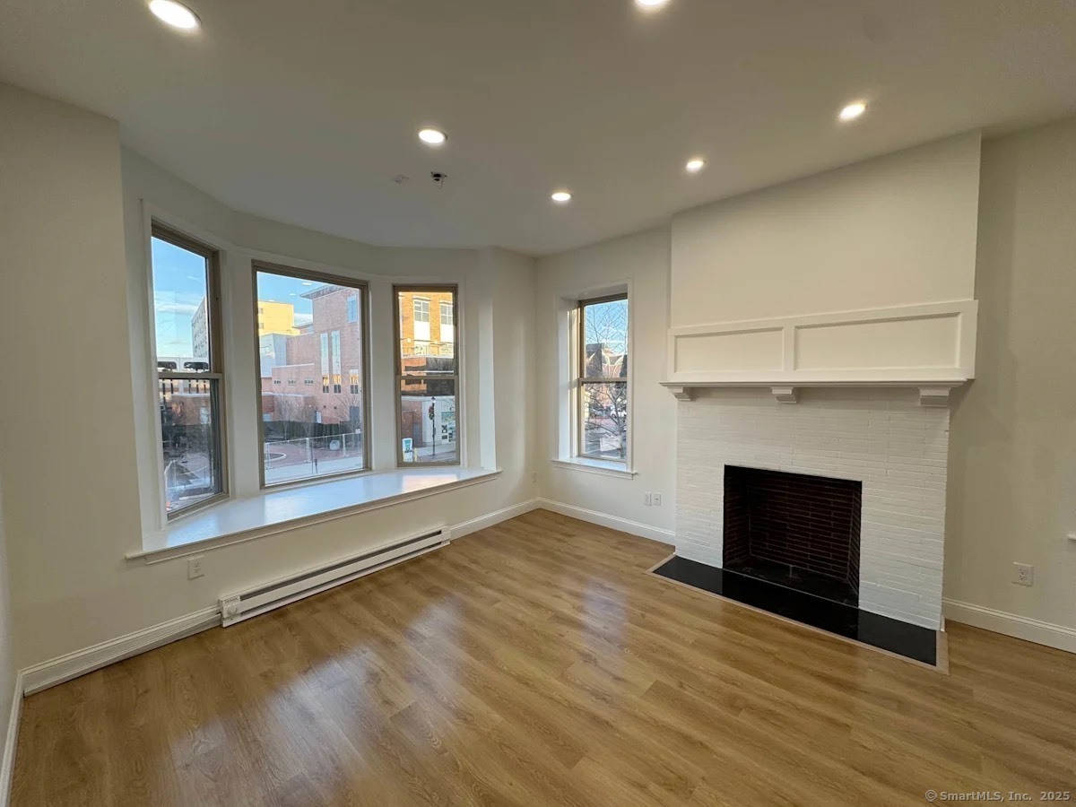 160 Main Street 3C