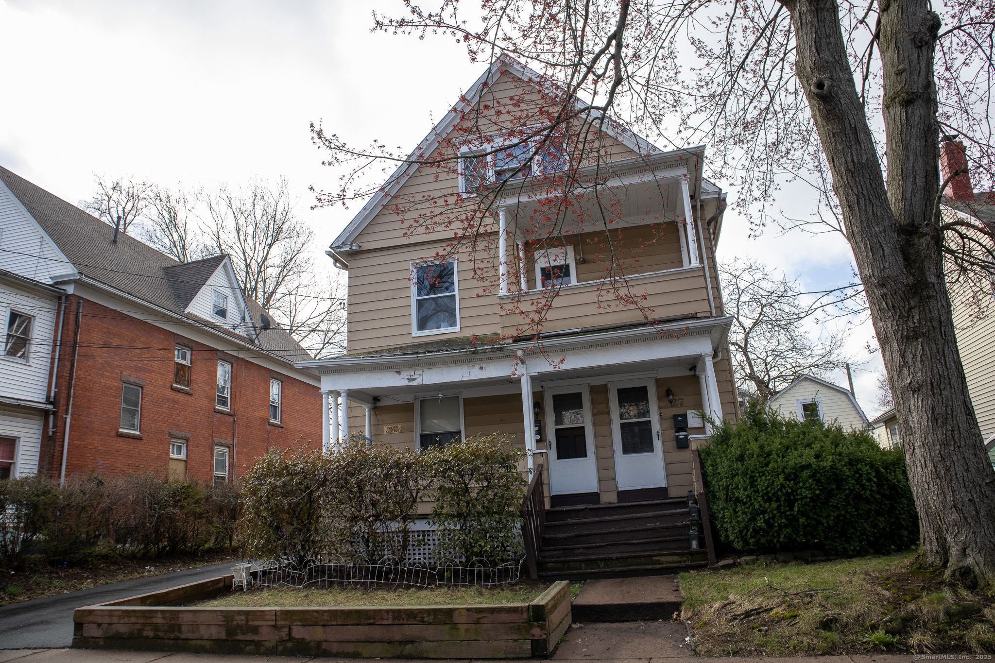 25-27 Roosevelt Street