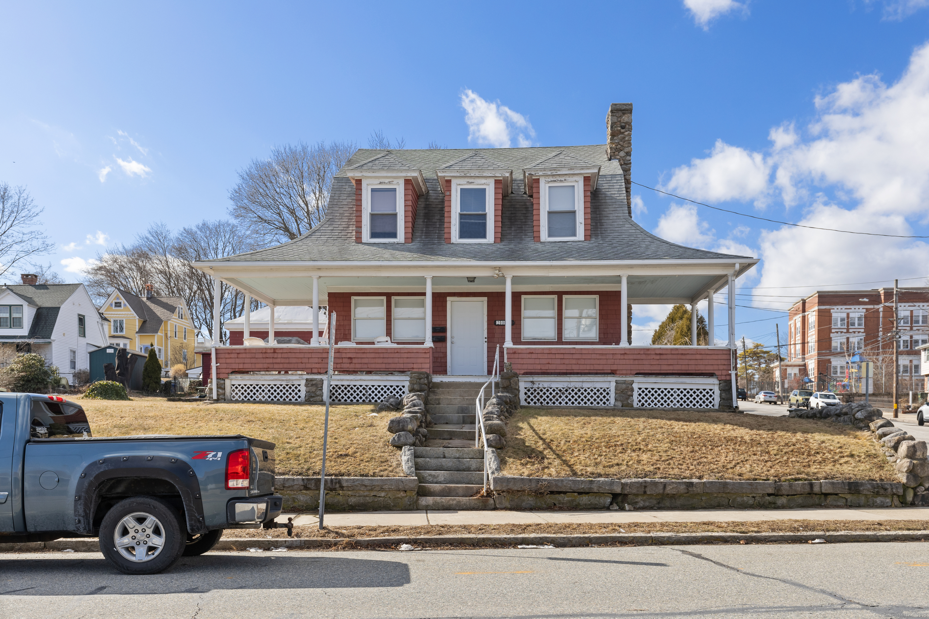 209 Pequot Avenue