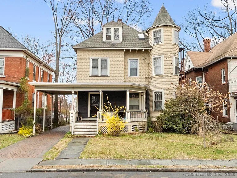 176 Sargeant Street 1