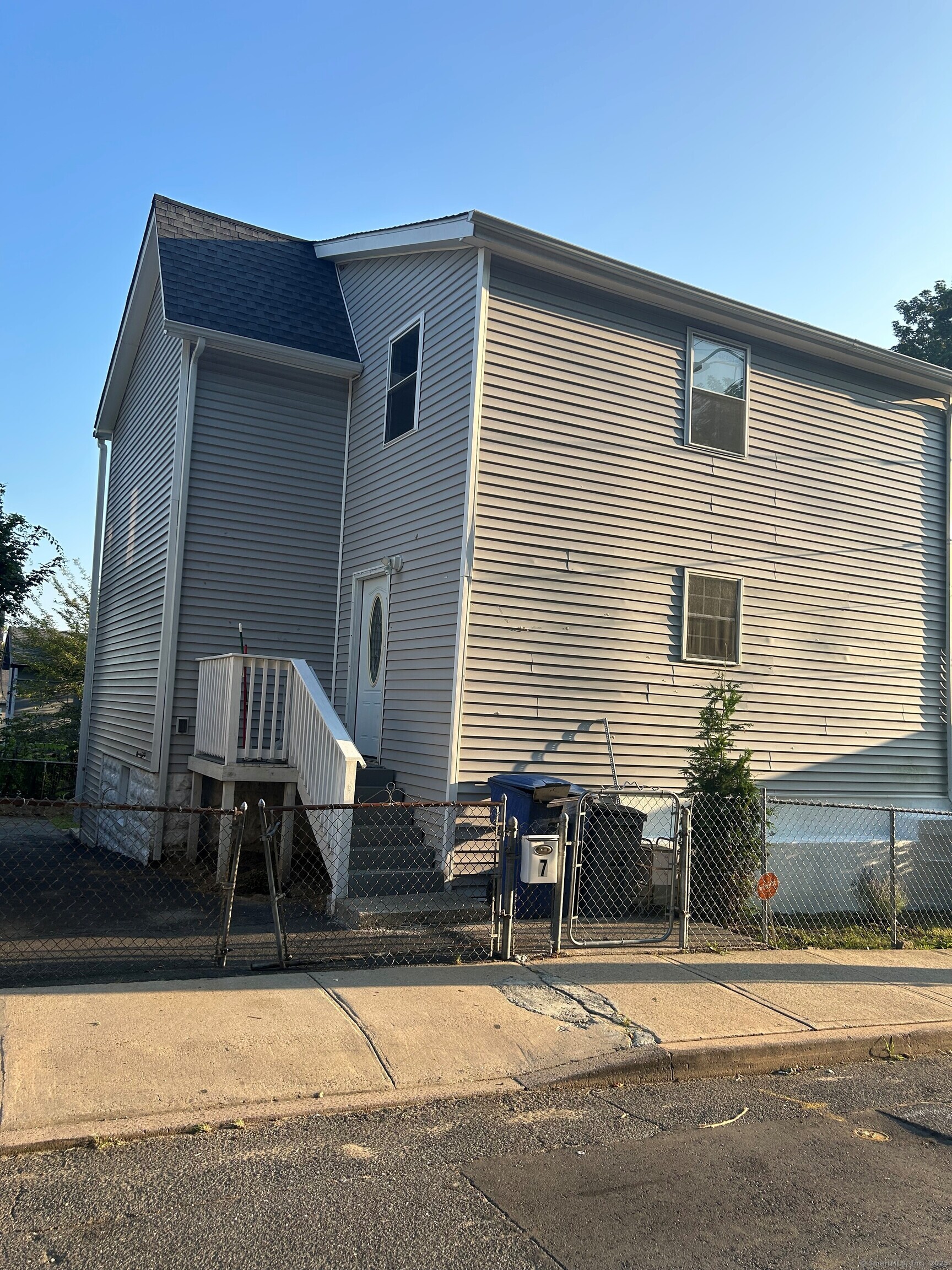 7 Crown Street