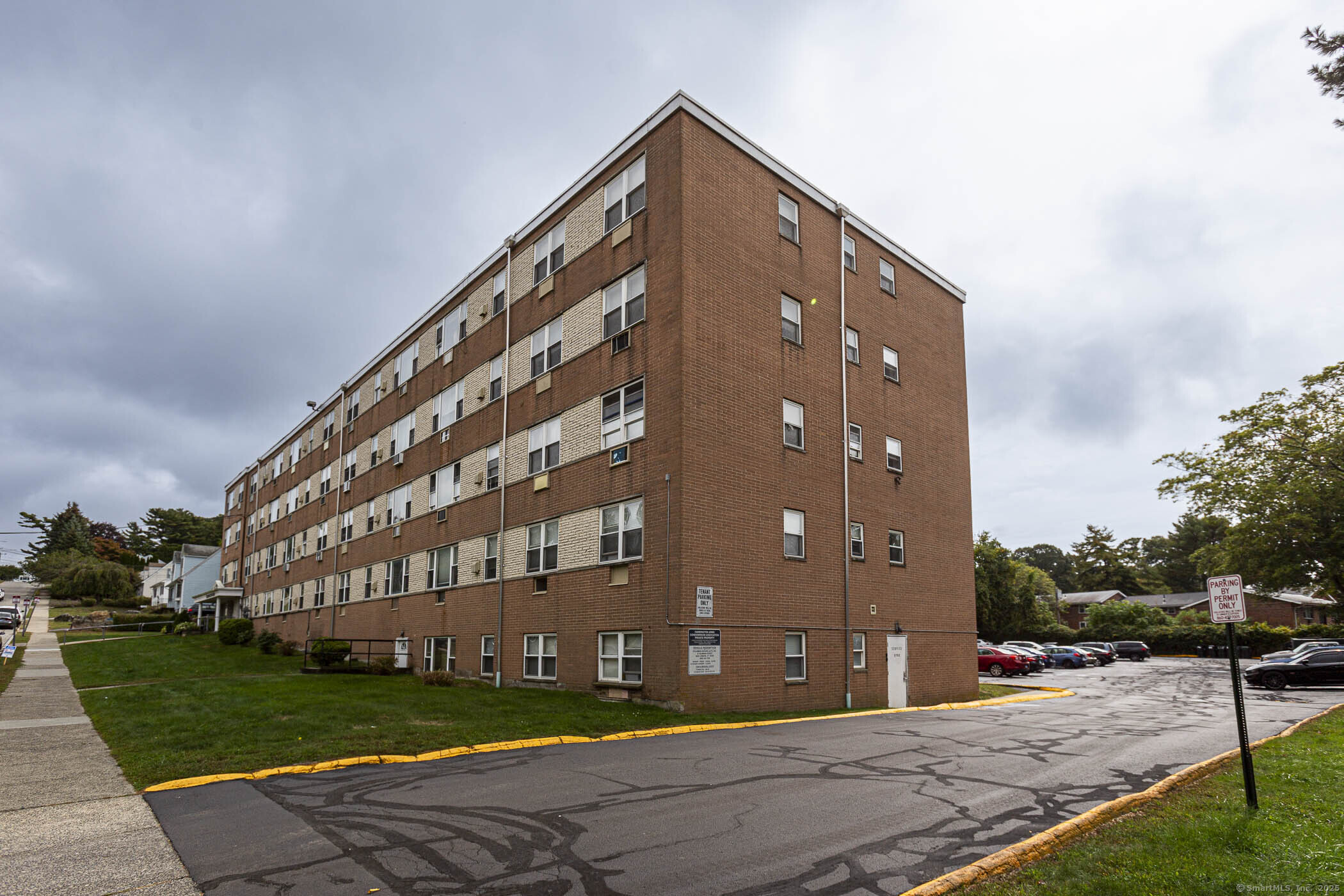 70 Farmington Avenue 2B