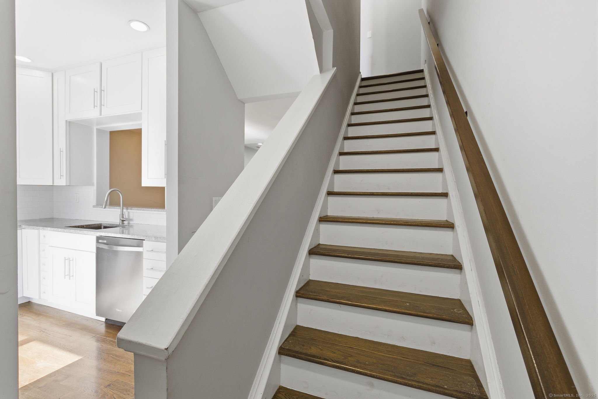 999 Whalley Avenue 1H