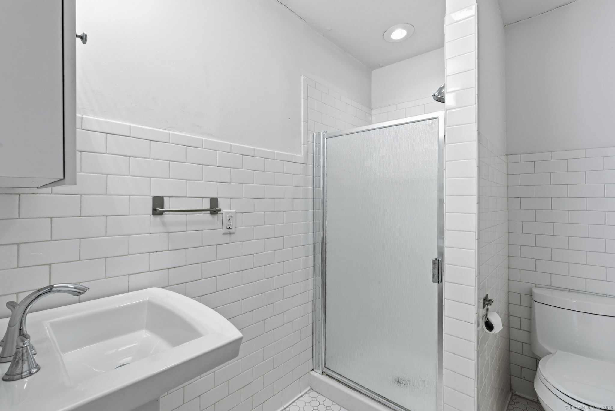 999 Whalley Avenue 1H