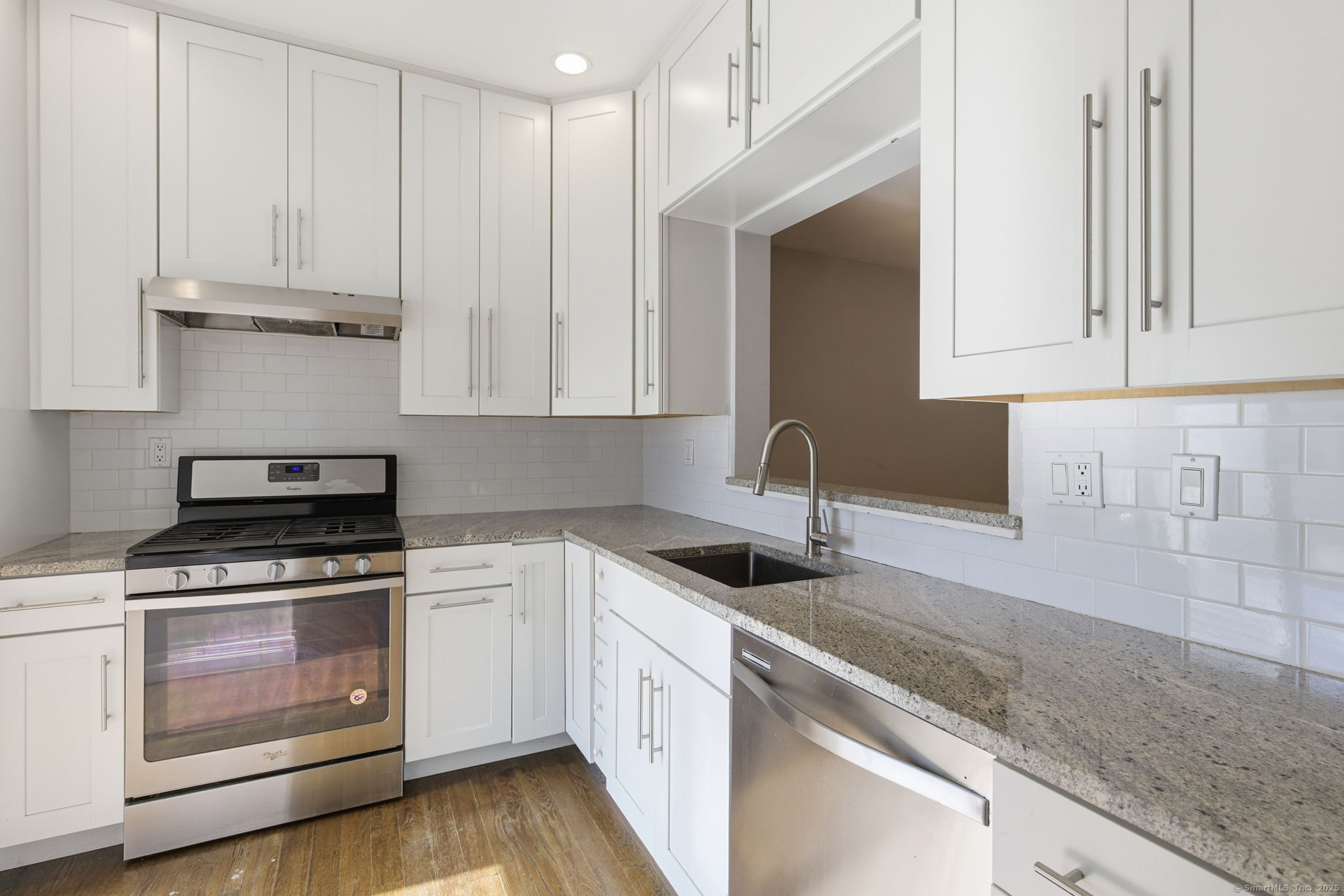 999 Whalley Avenue 1H