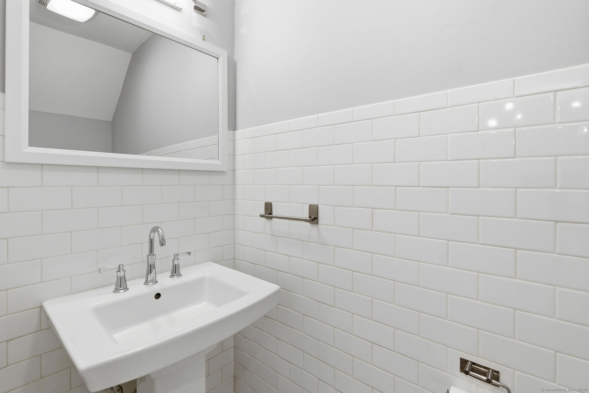 999 Whalley Avenue 1H