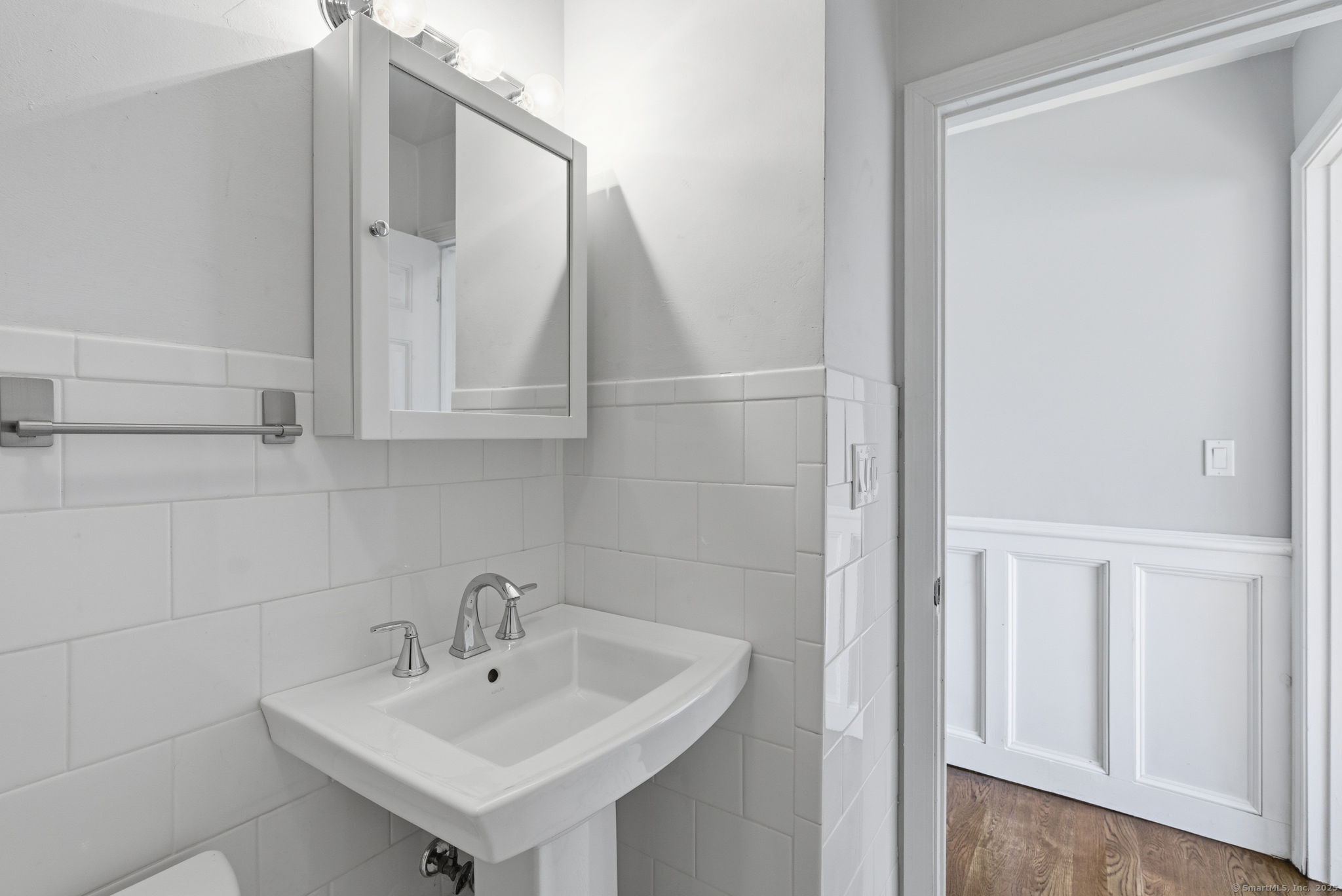 999 Whalley Avenue 1H