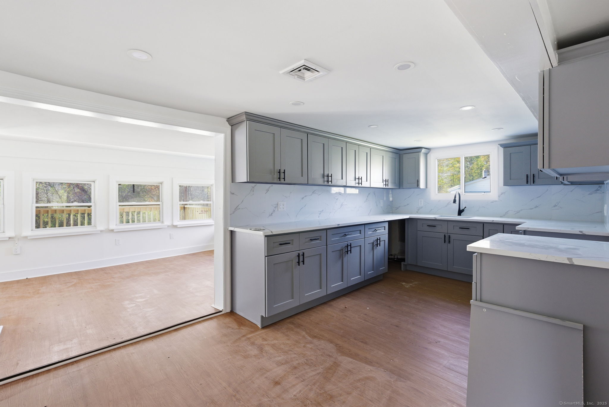 18 Pautipaug Hill Road