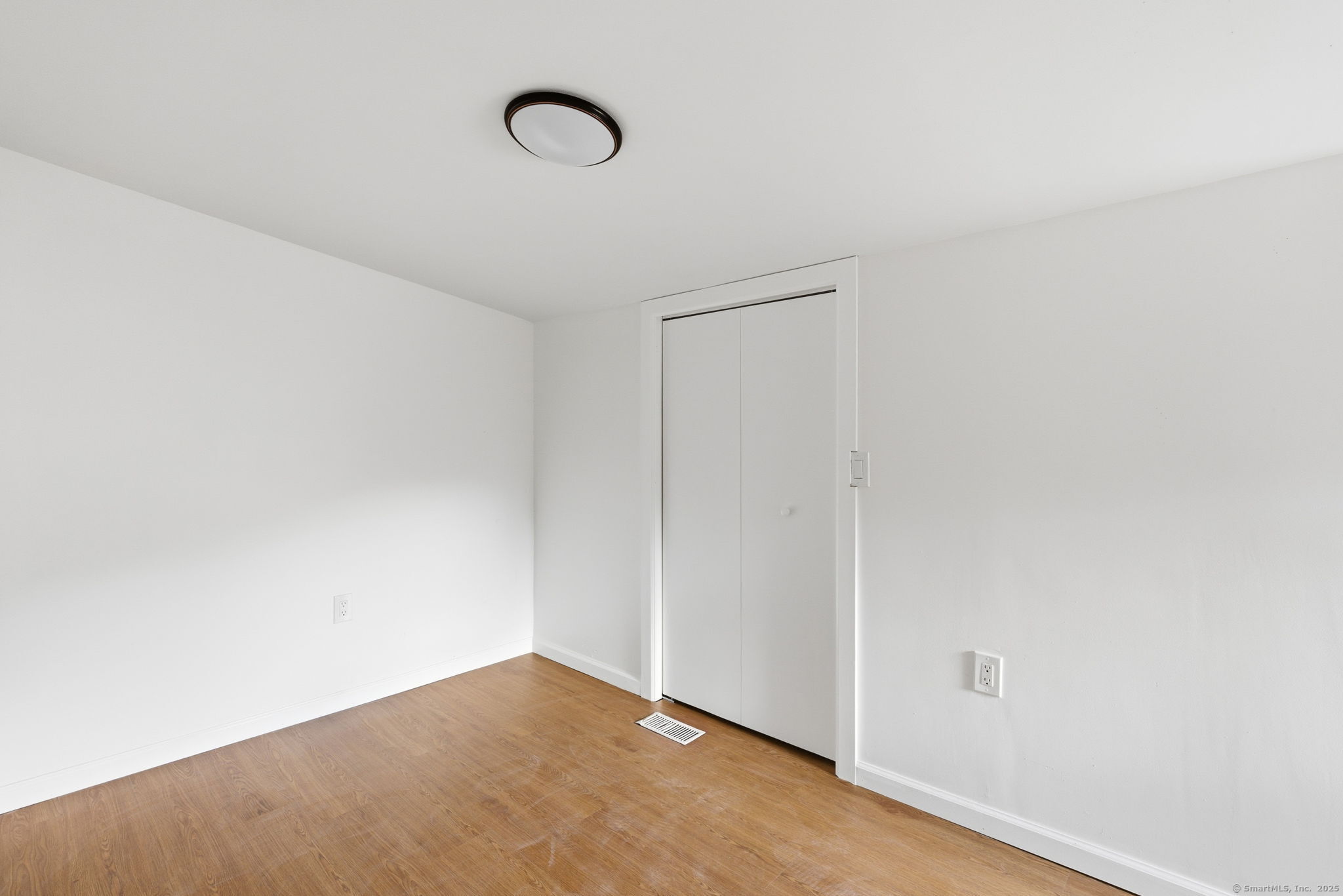 18 Pautipaug Hill Road