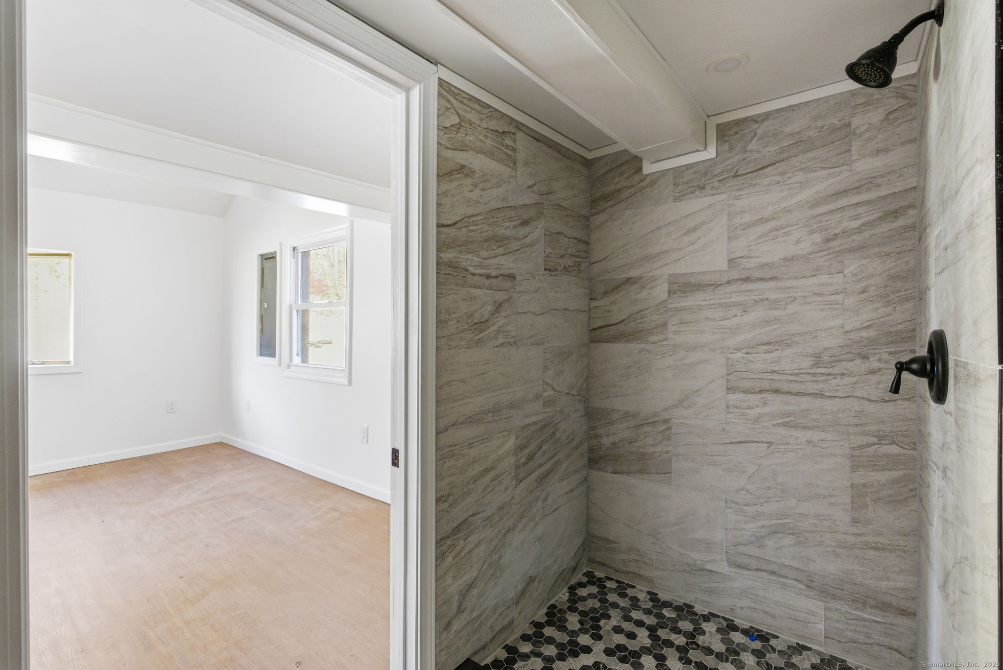 18 Pautipaug Hill Road