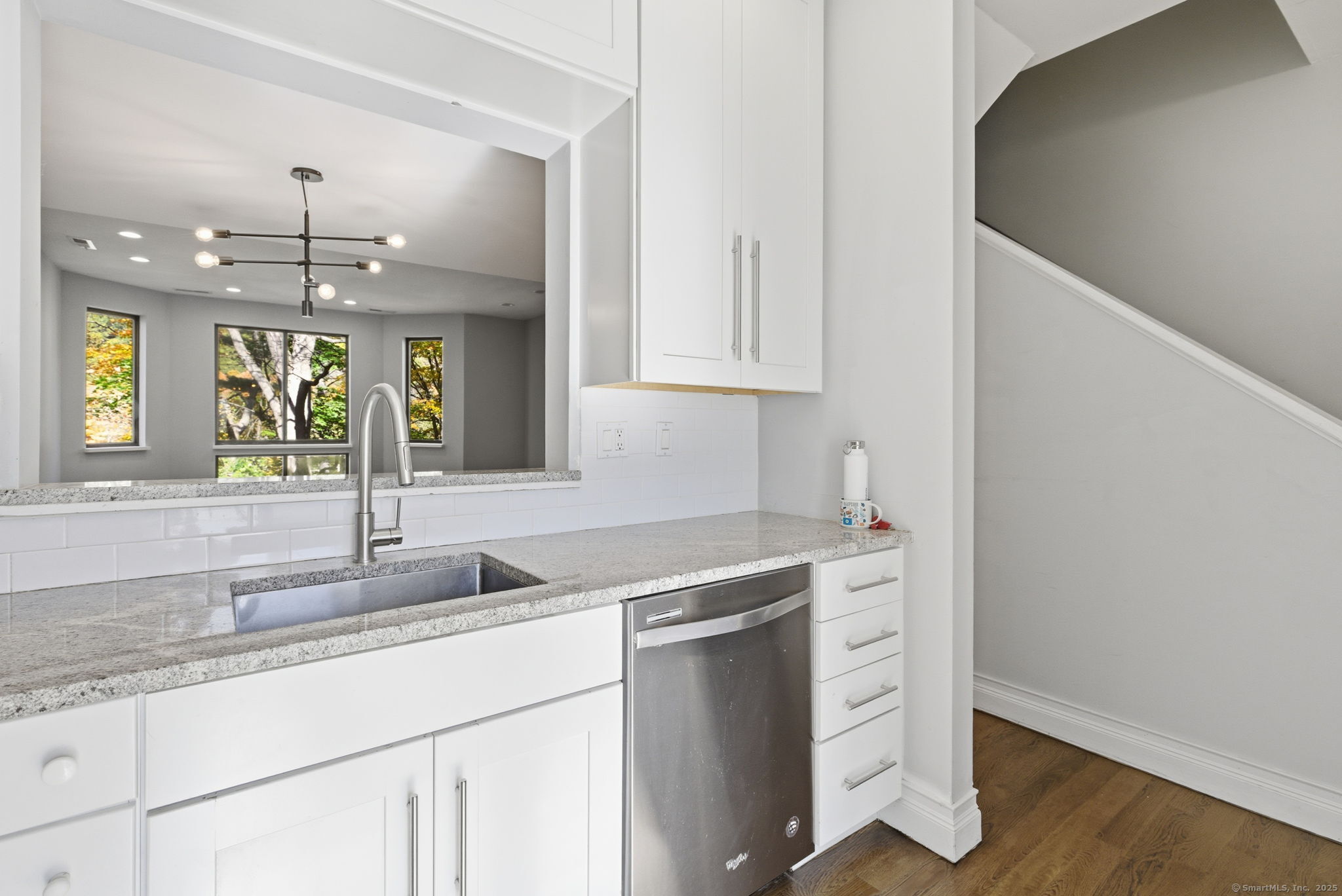 999 Whalley Avenue 1H