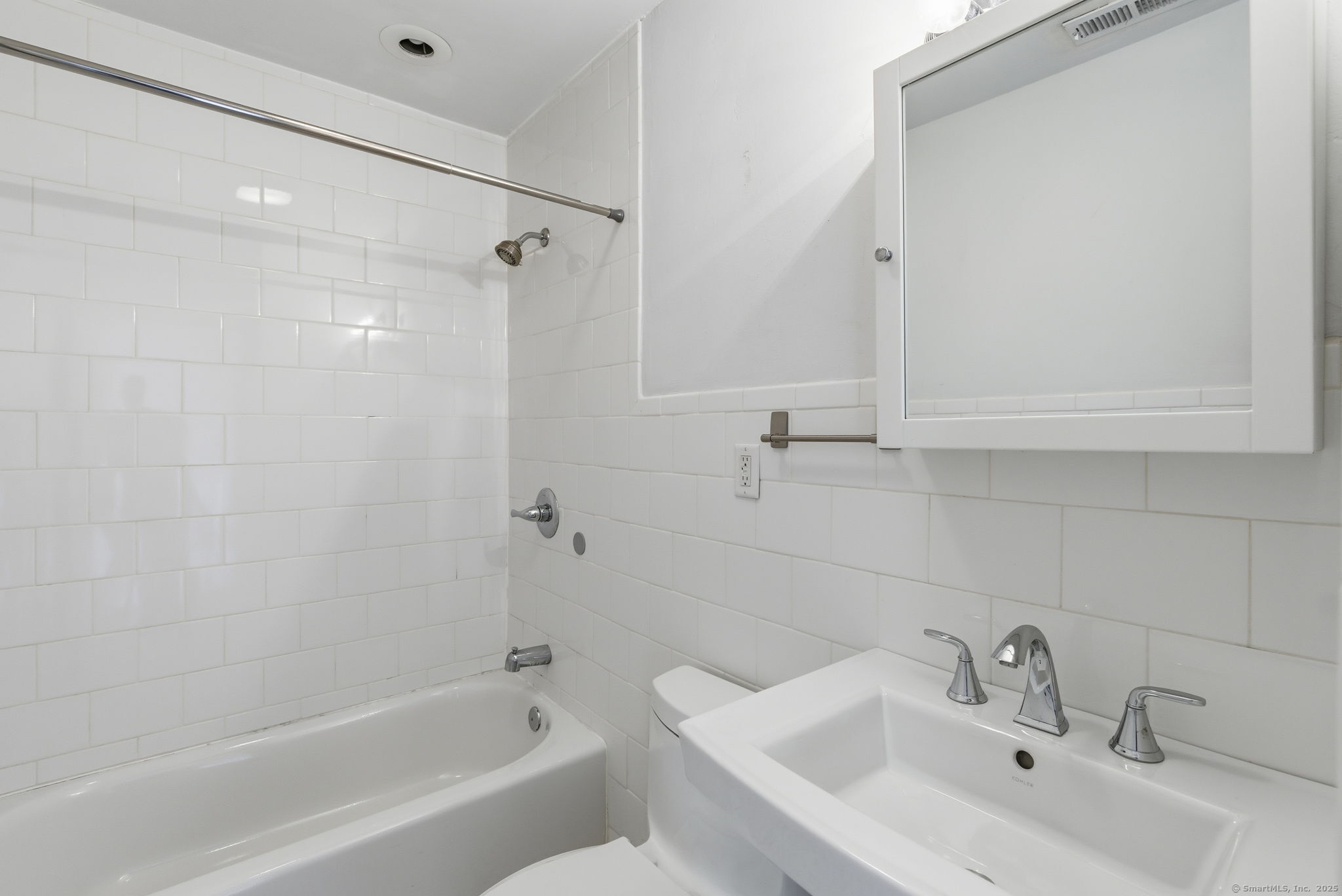 999 Whalley Avenue 1H