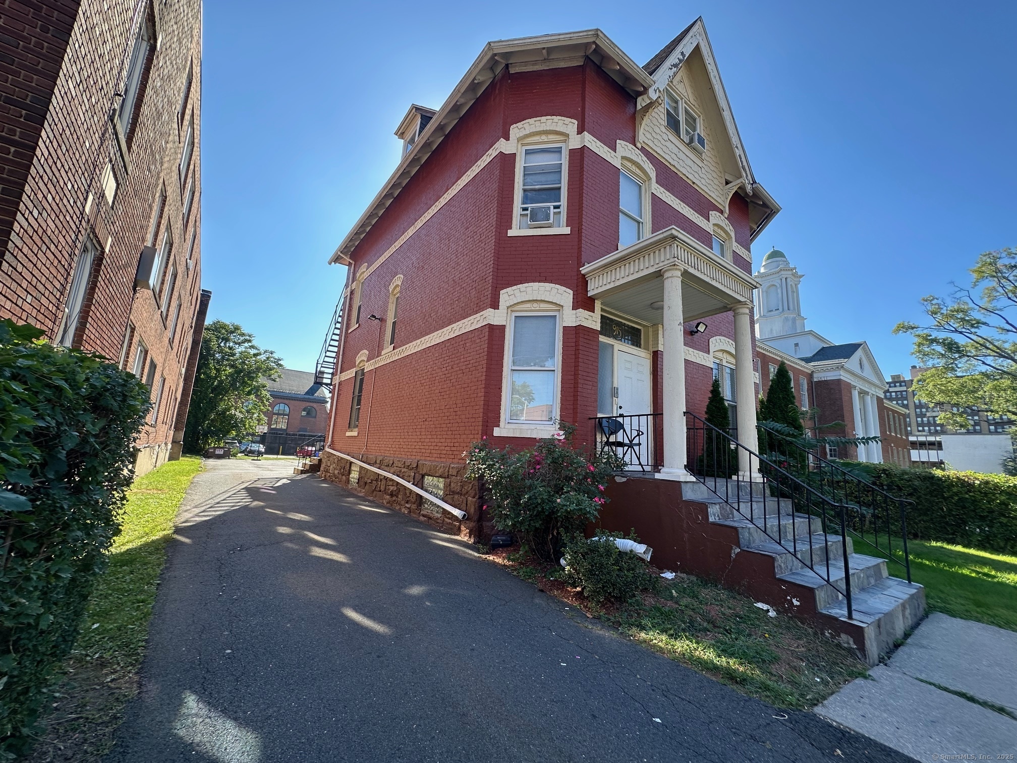 915 Asylum Avenue