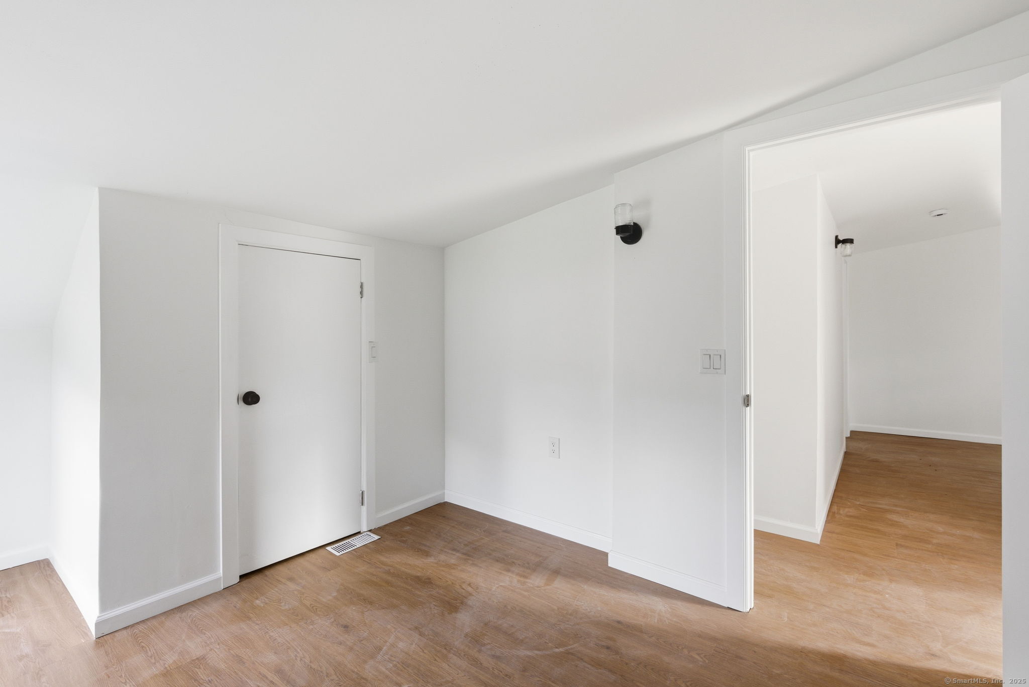 18 Pautipaug Hill Road