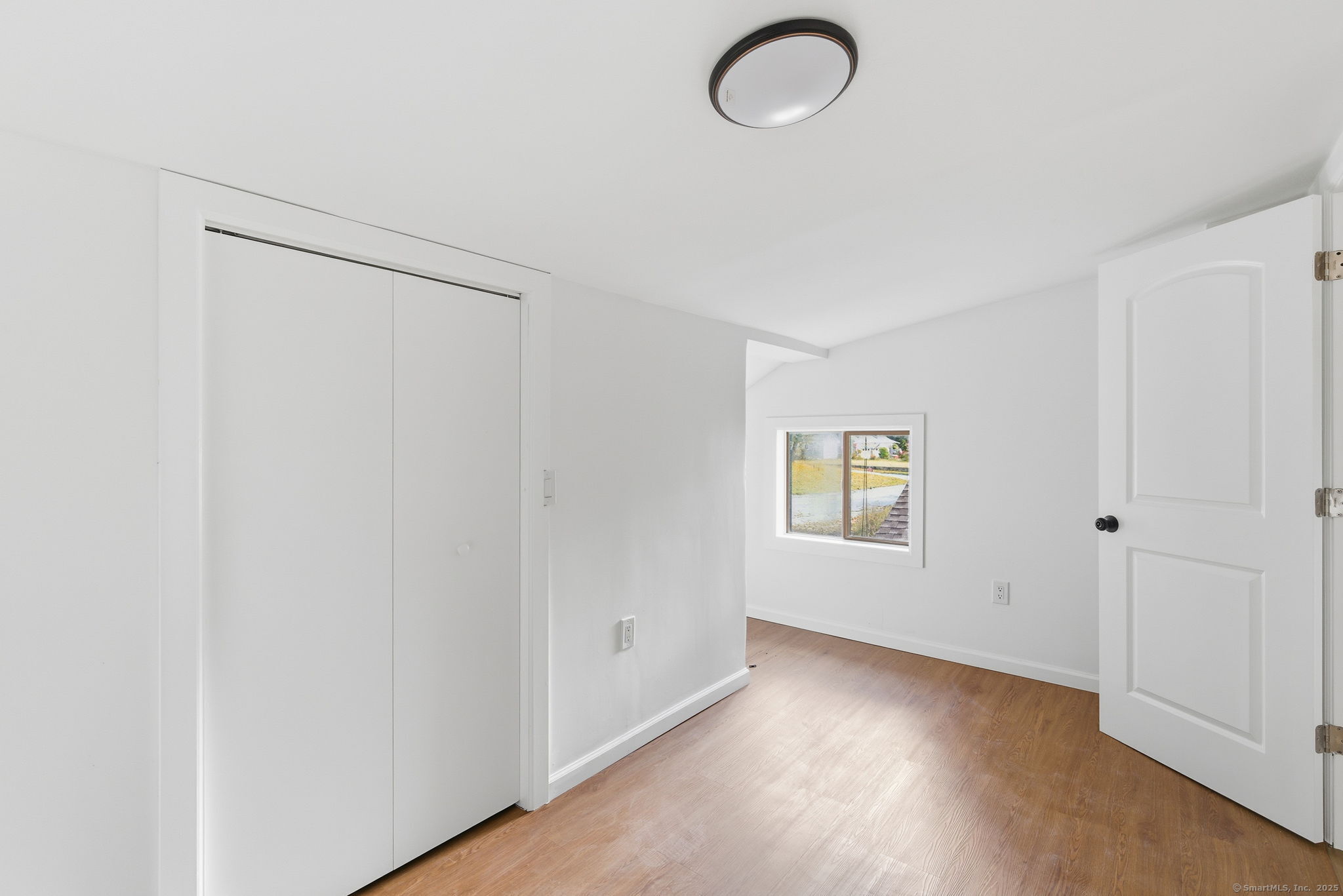 18 Pautipaug Hill Road