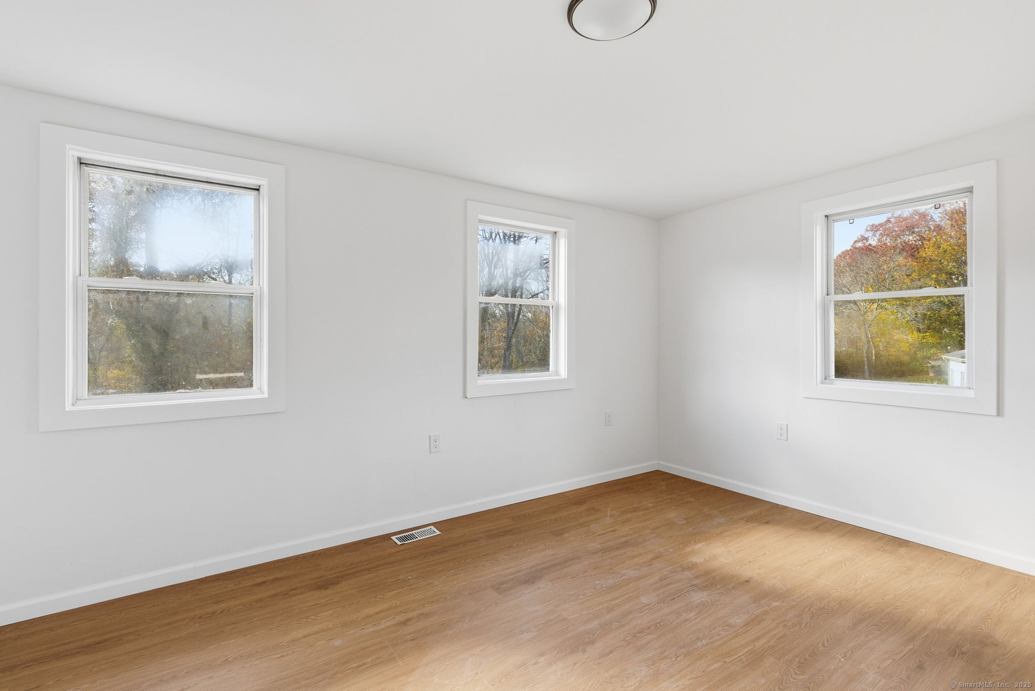 18 Pautipaug Hill Road