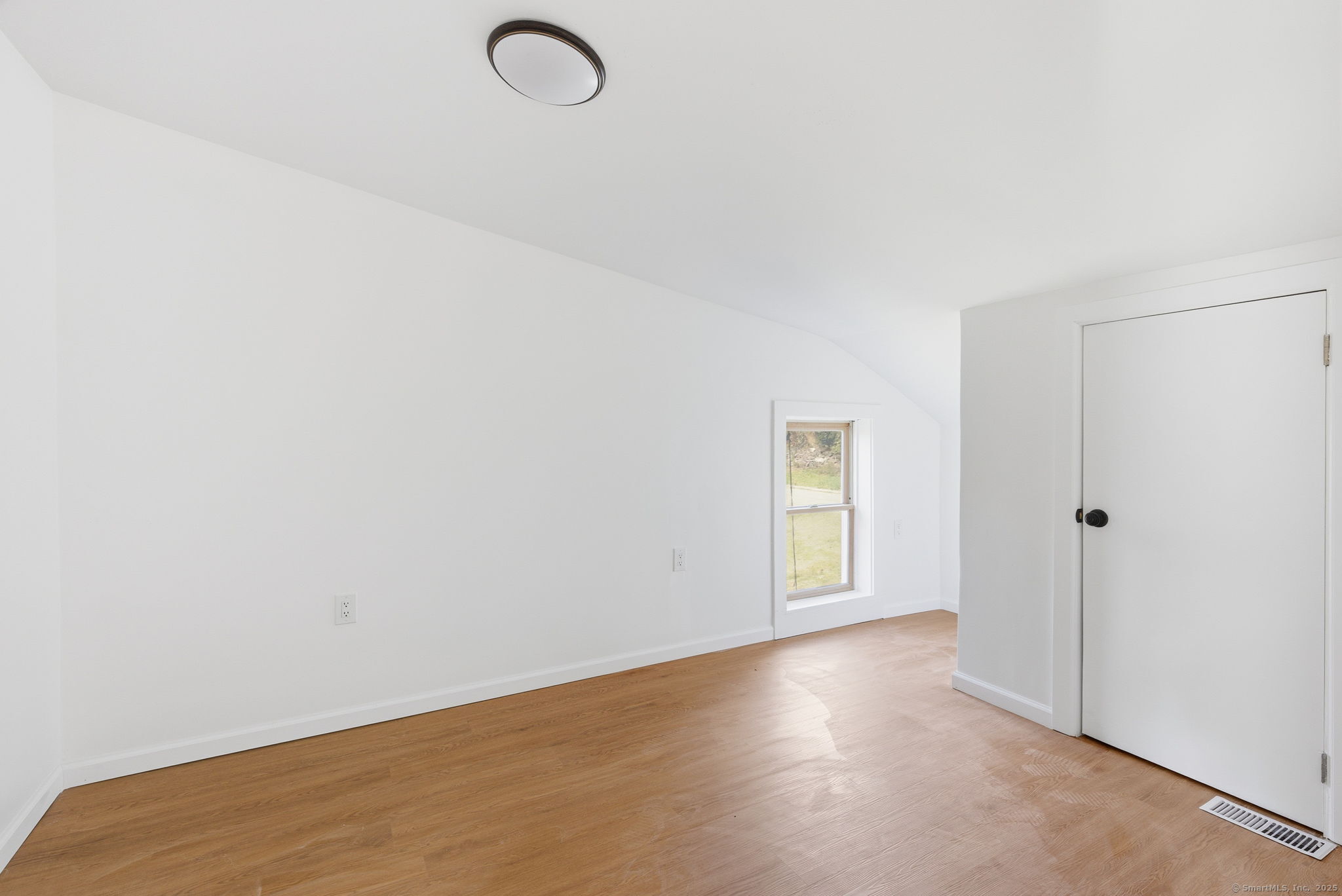 18 Pautipaug Hill Road