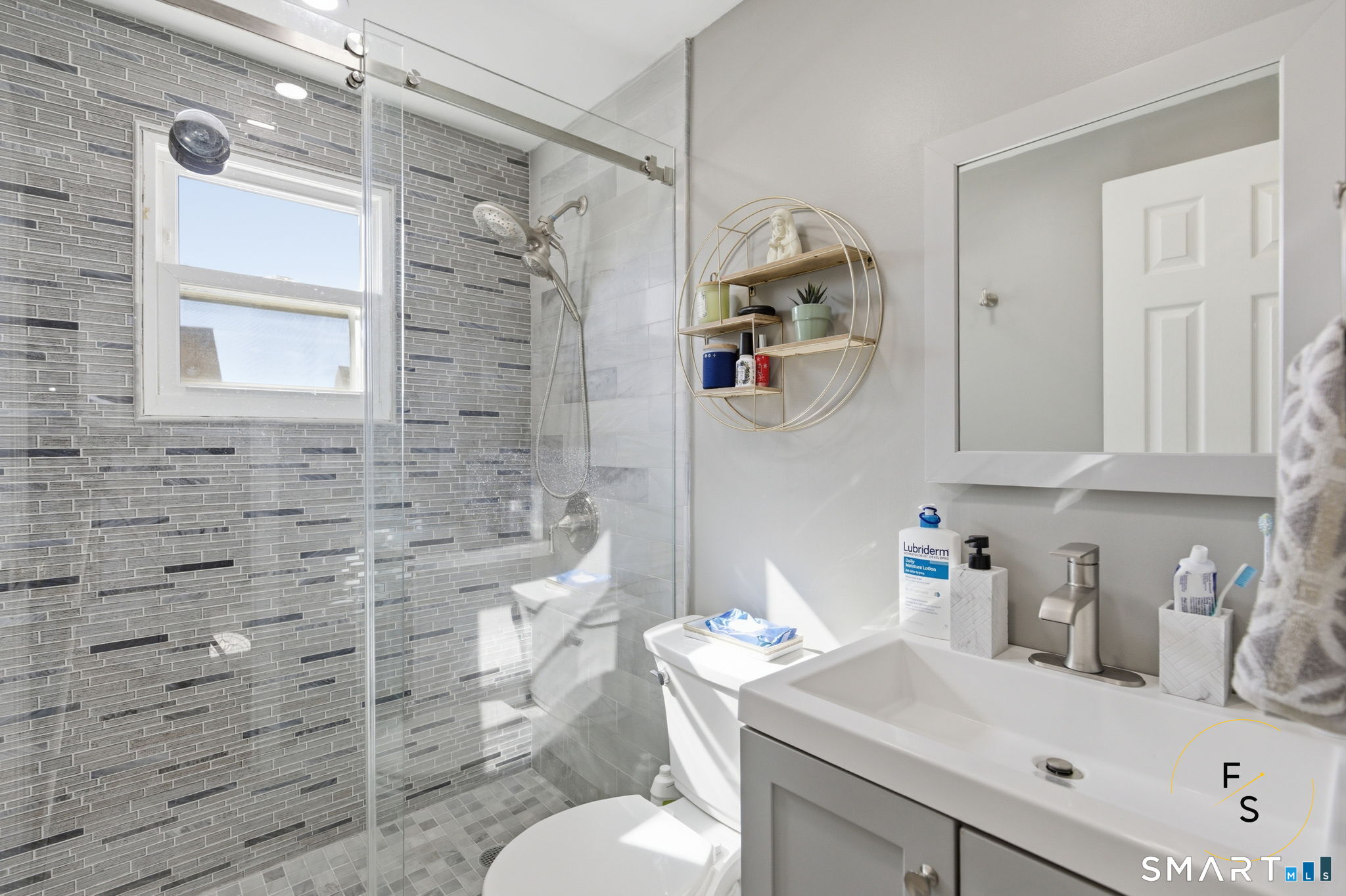 1 Phillips Street APT 4