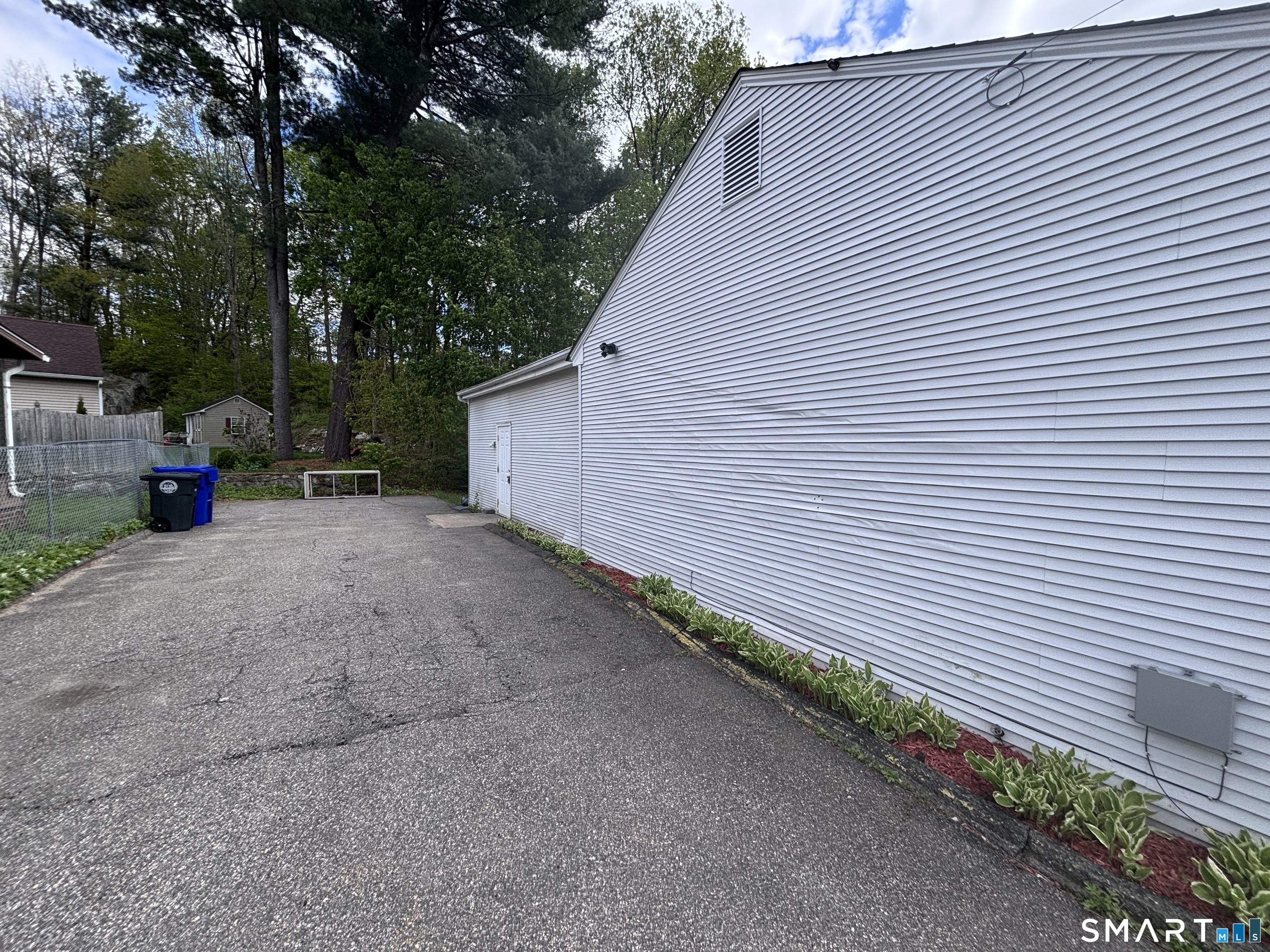 409 Oak Avenue