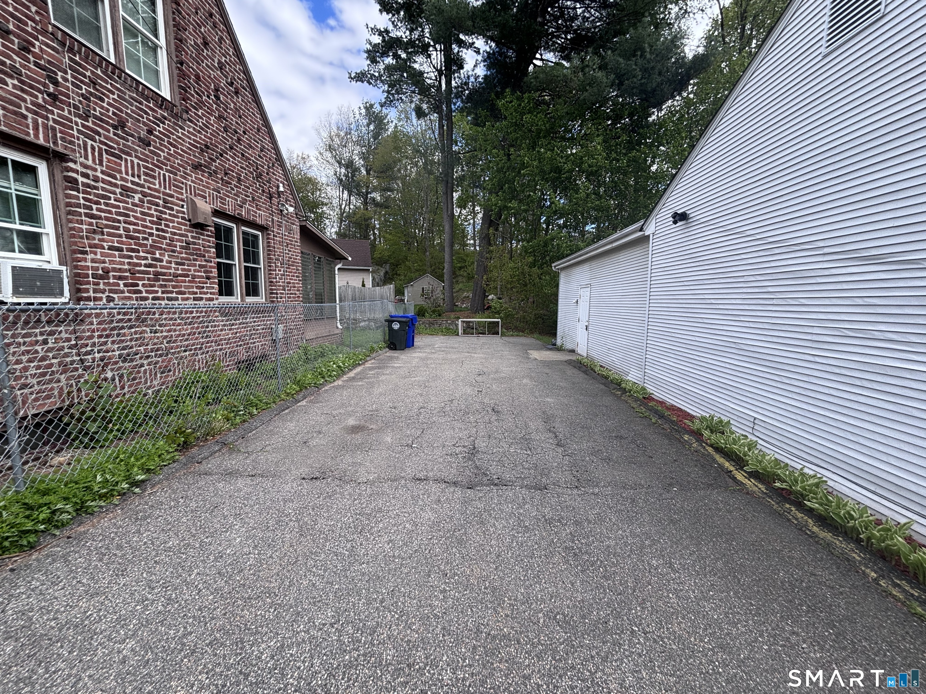 409 Oak Avenue